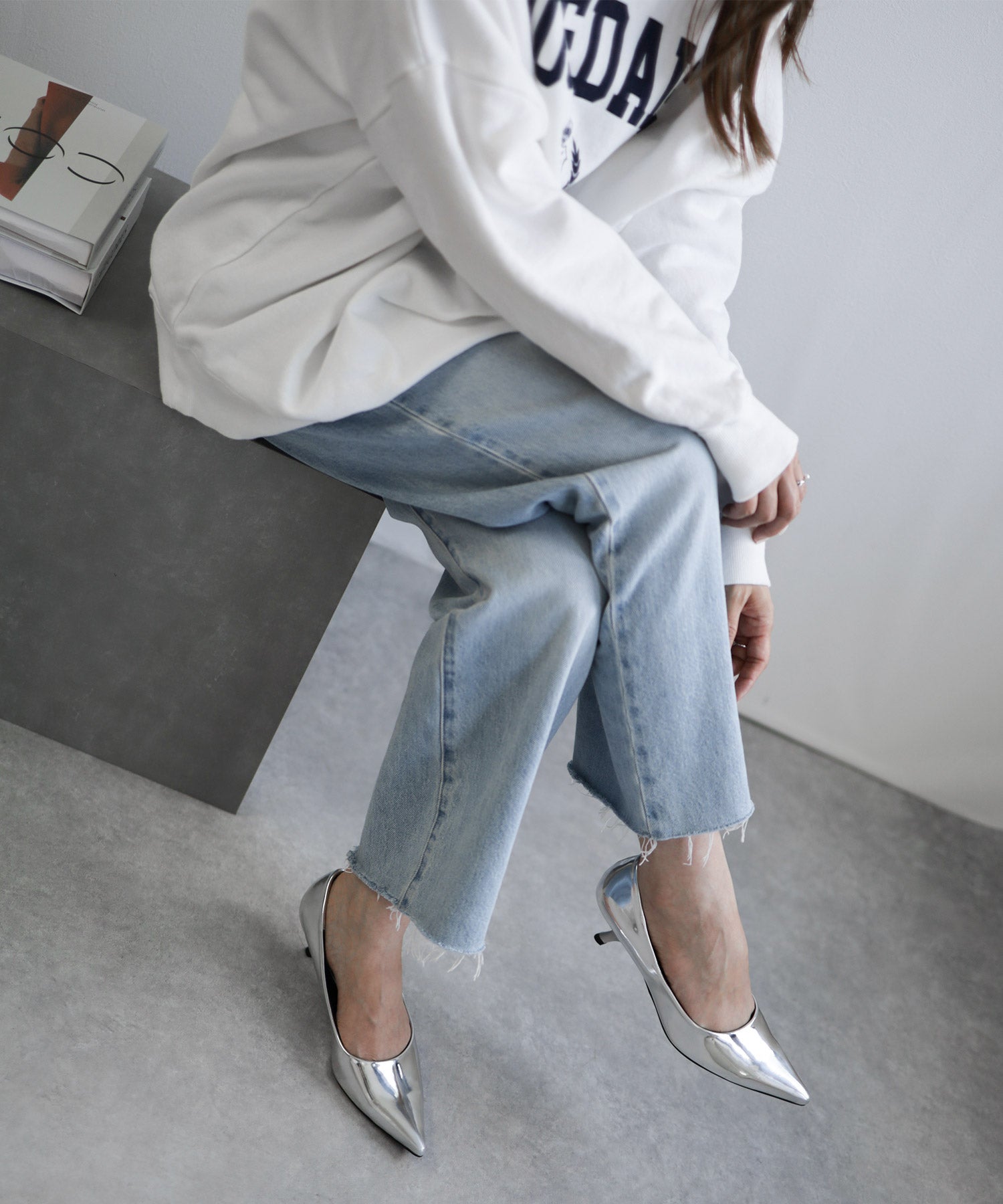 カーブヒールポインテッドトゥパンプス