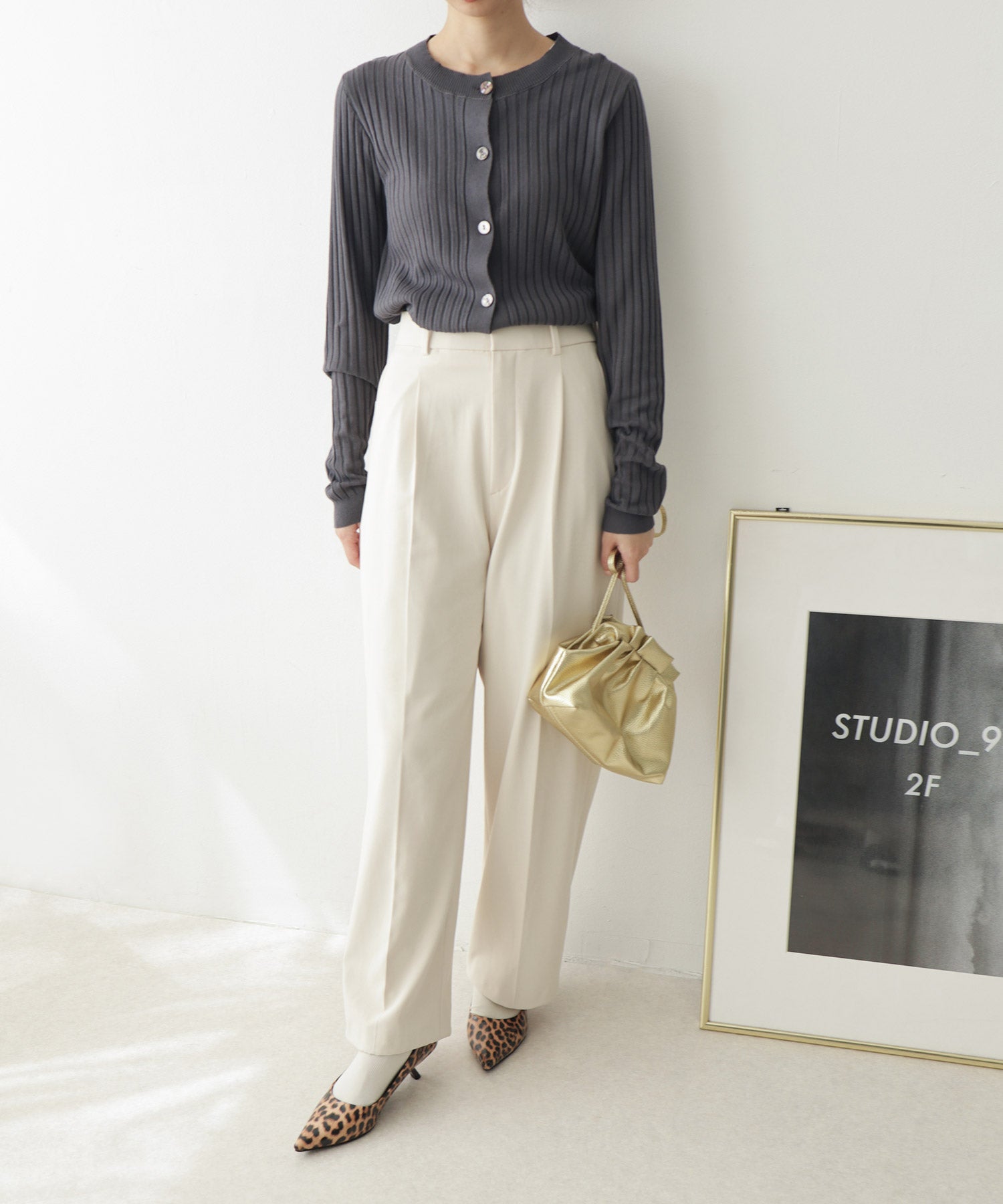 カーブヒールポインテッドトゥパンプス