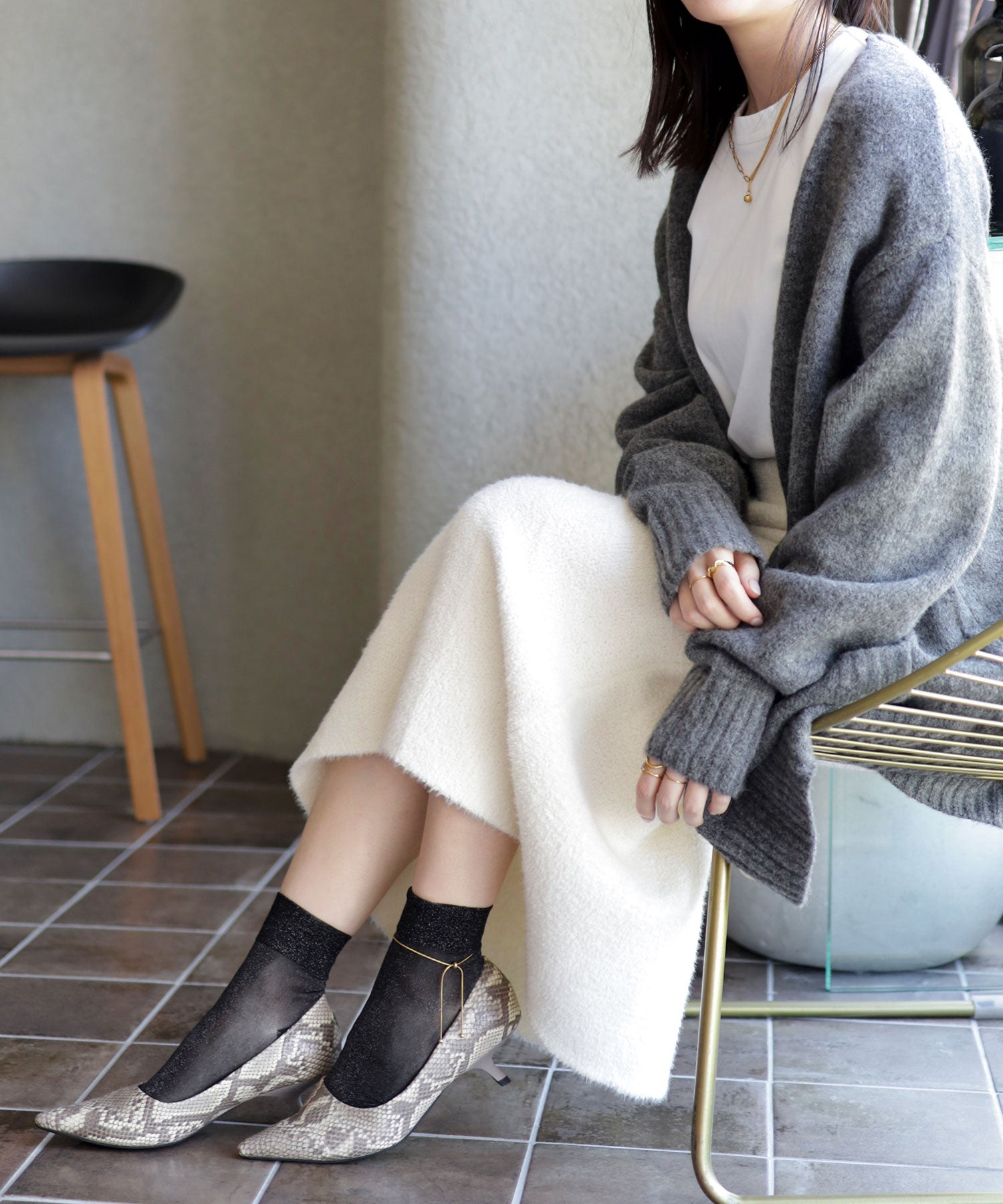 カーブヒールポインテッドトゥパンプス