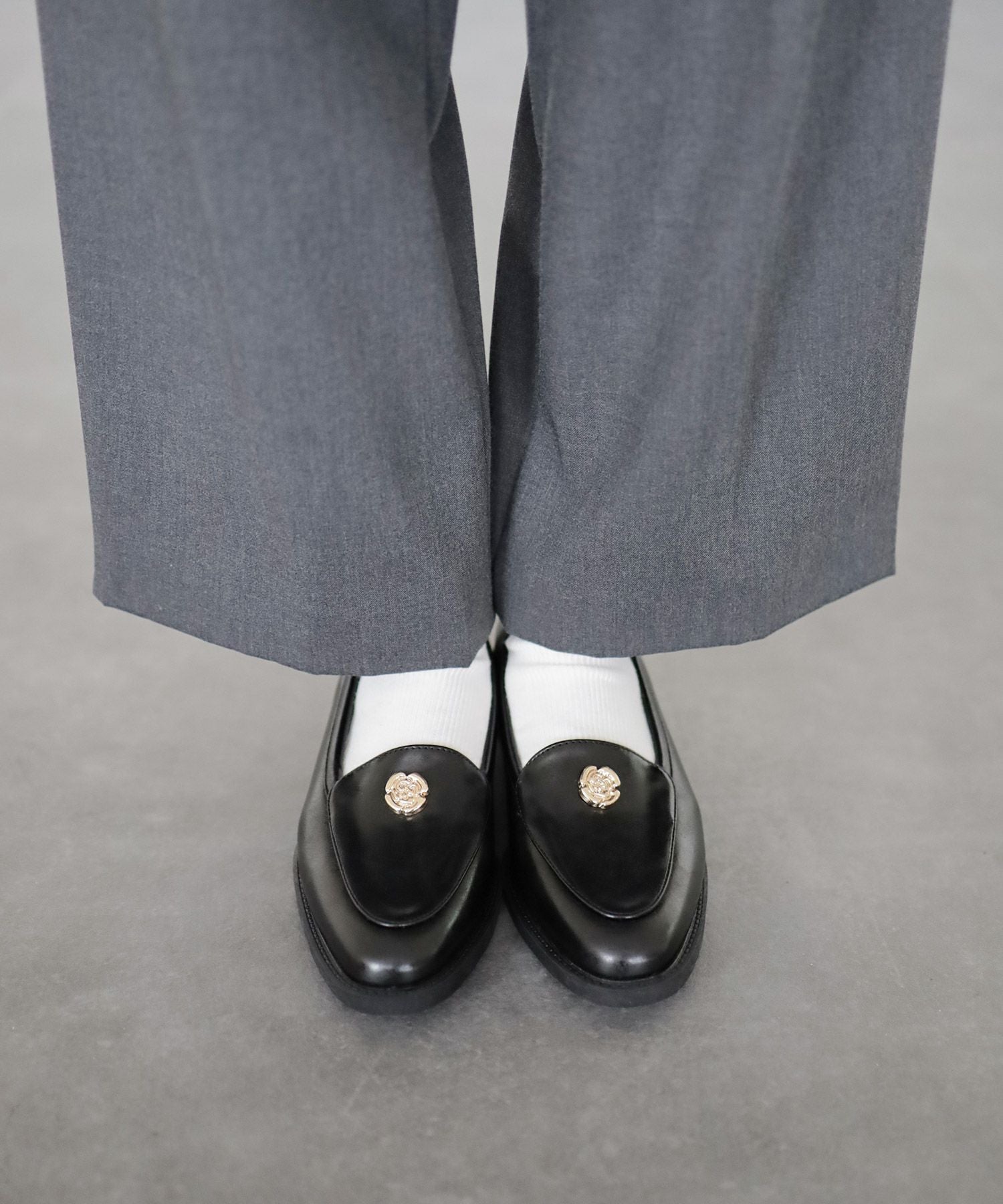 ボタンローファー