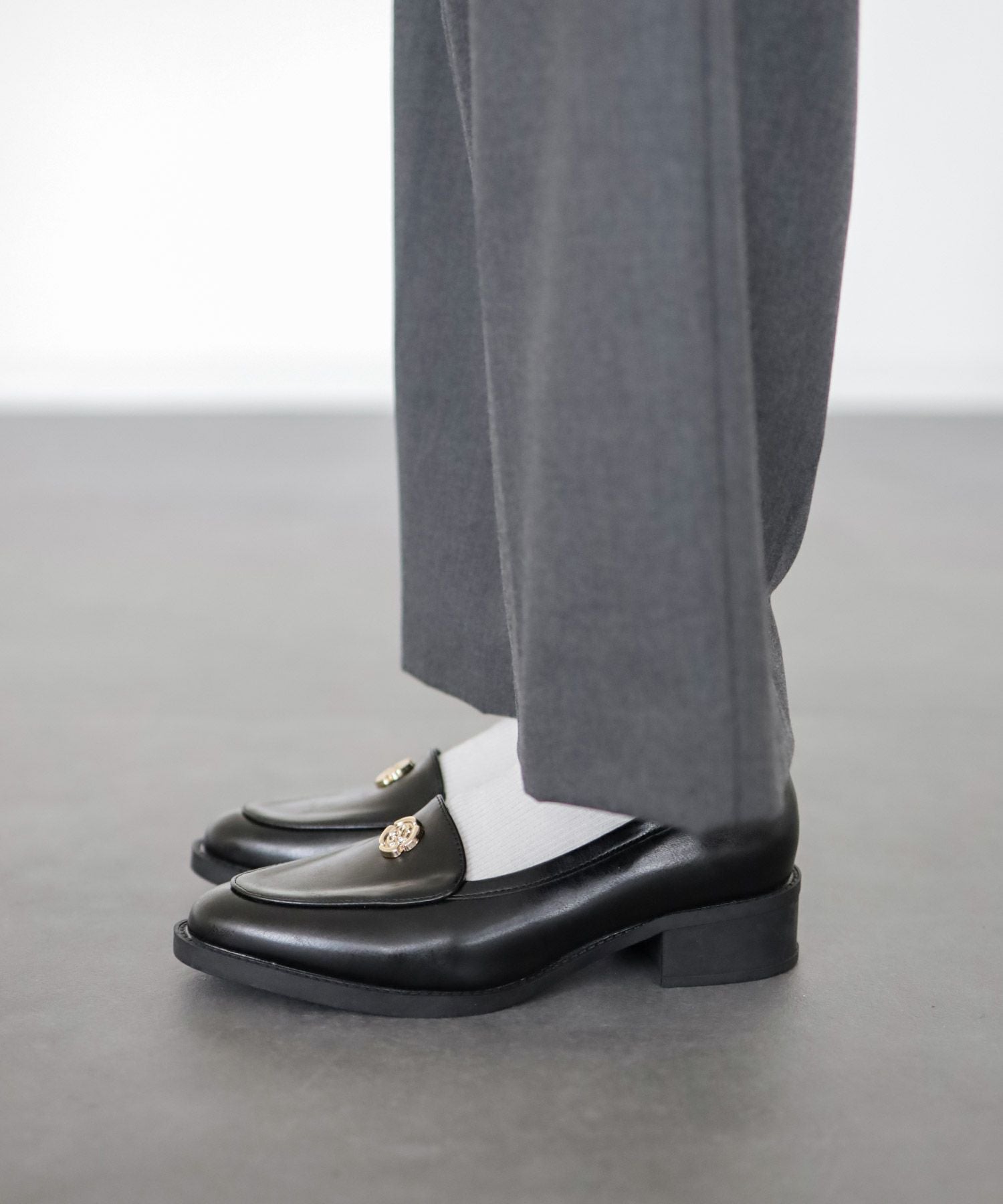 ボタンローファー