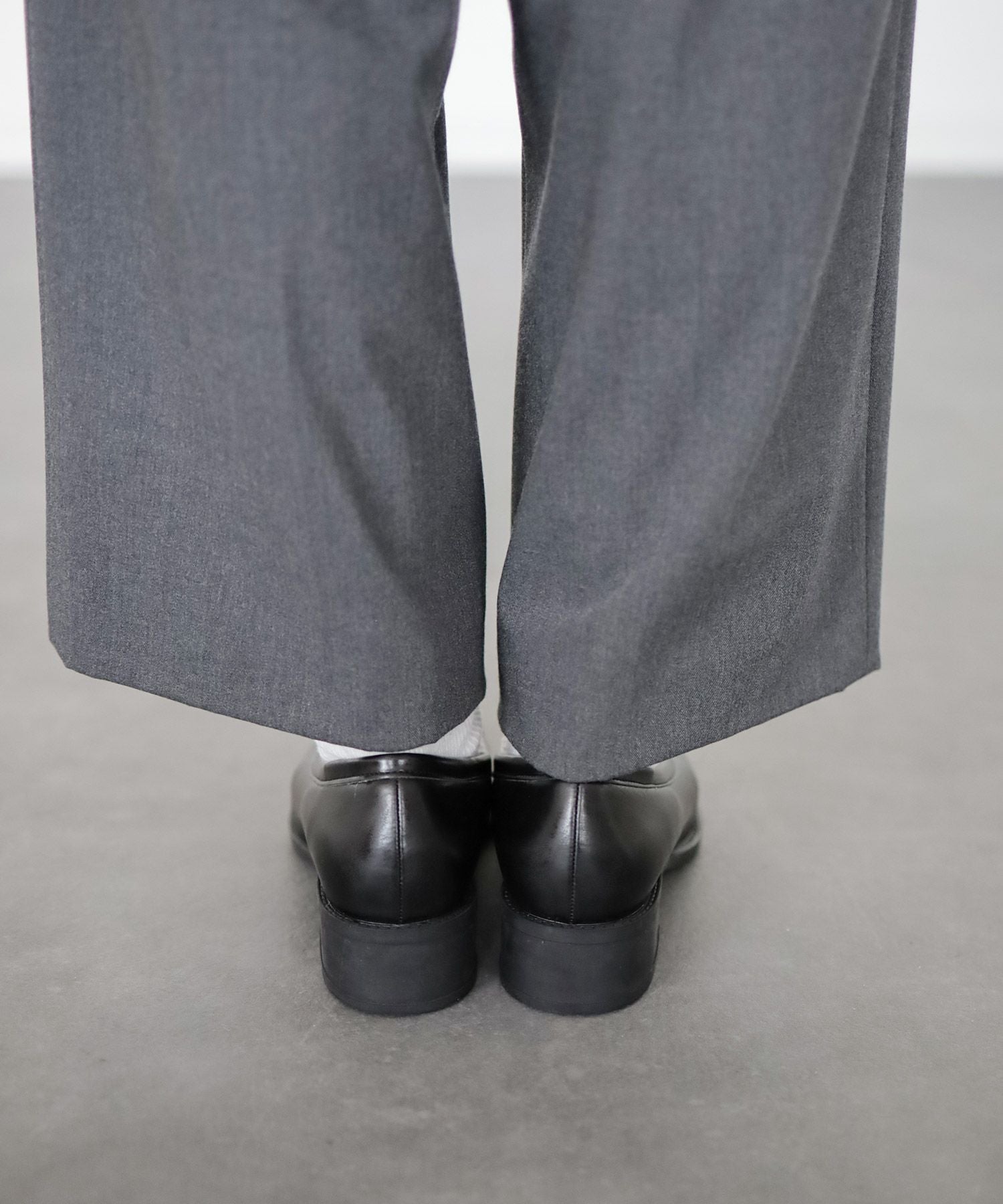 ボタンローファー