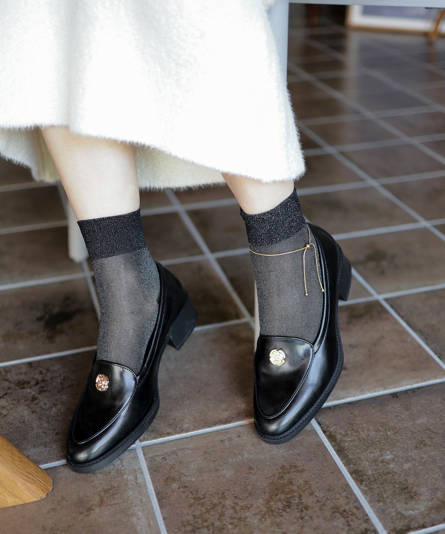 ボタンローファー