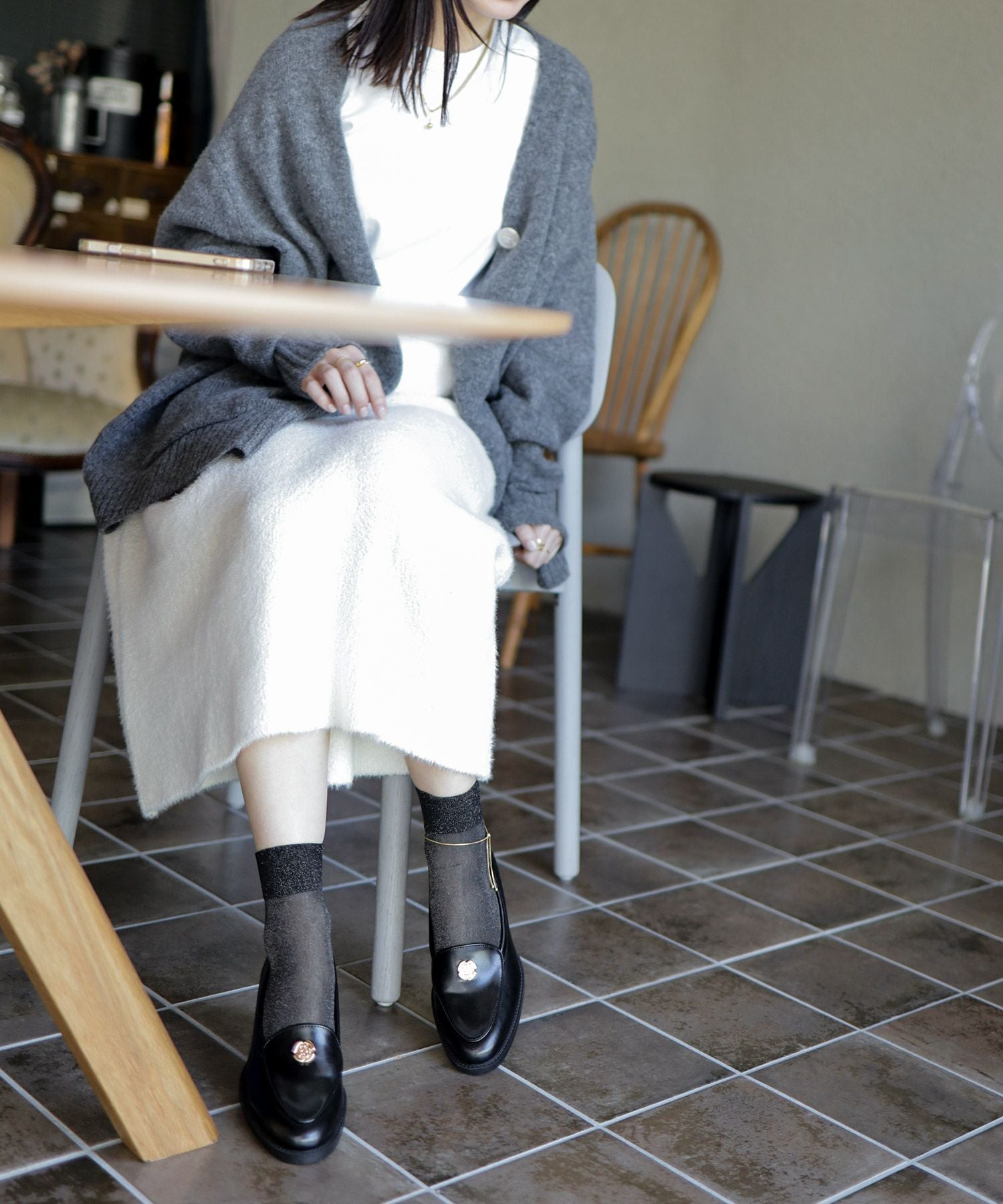 ボタンローファー