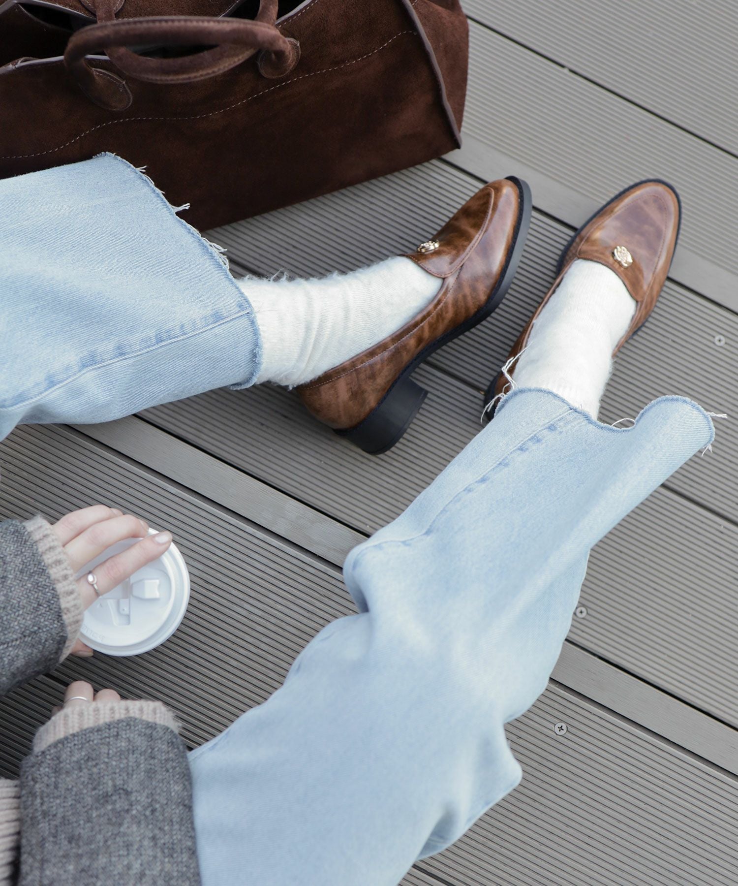 ボタンローファー