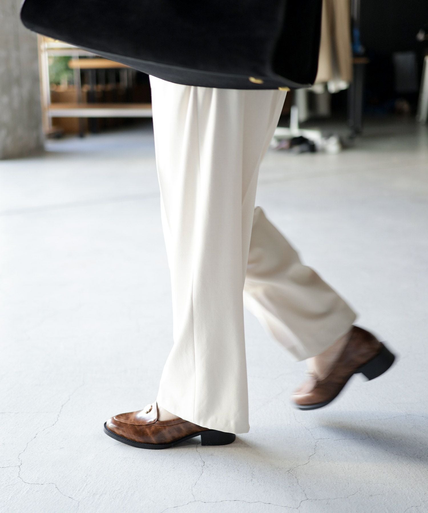 ボタンローファー