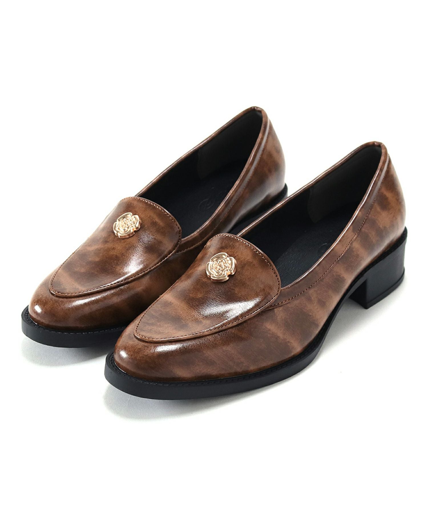 ボタンローファー