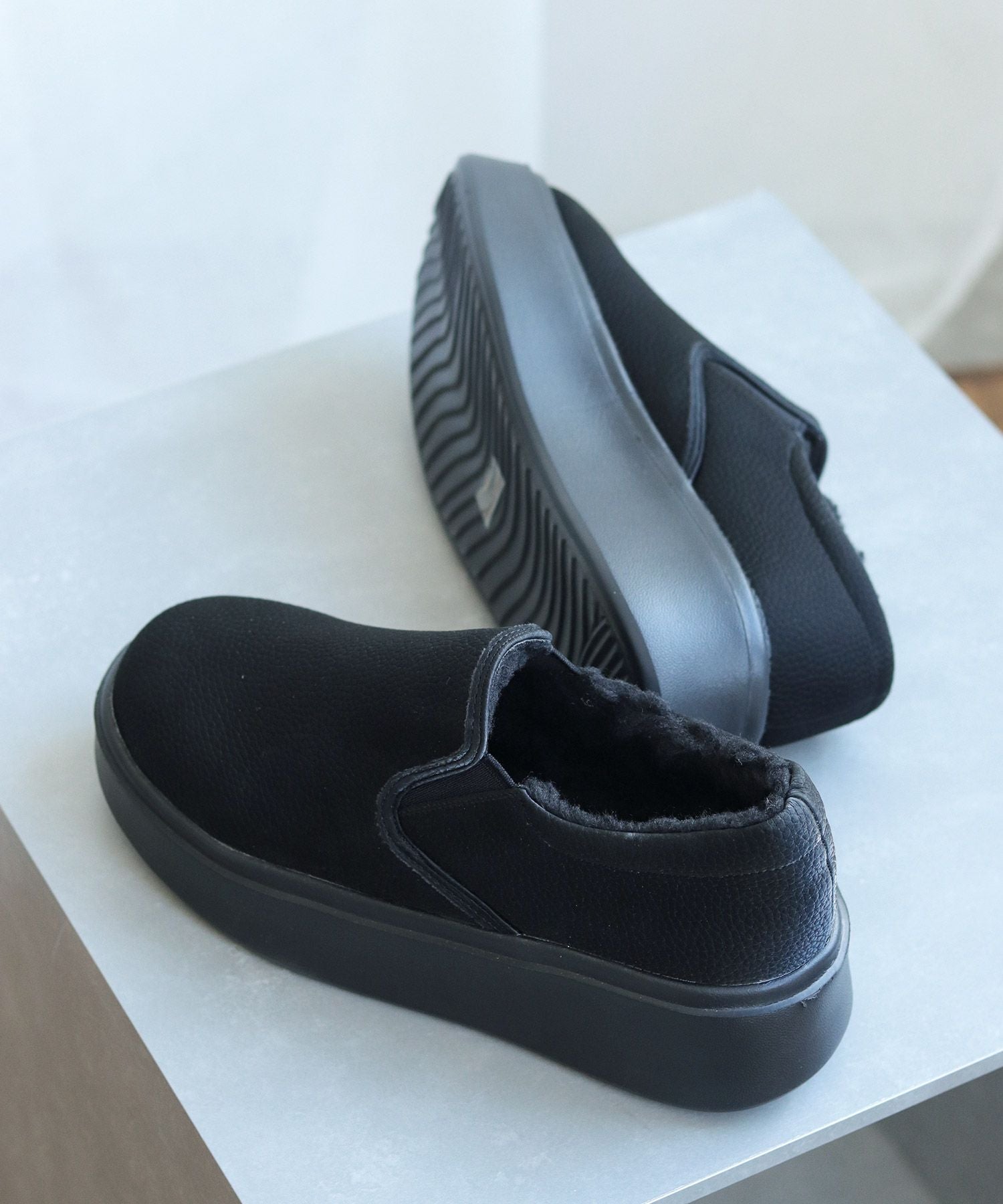 インナーボア軽量厚底スリッポンスニーカー▲返品不可
