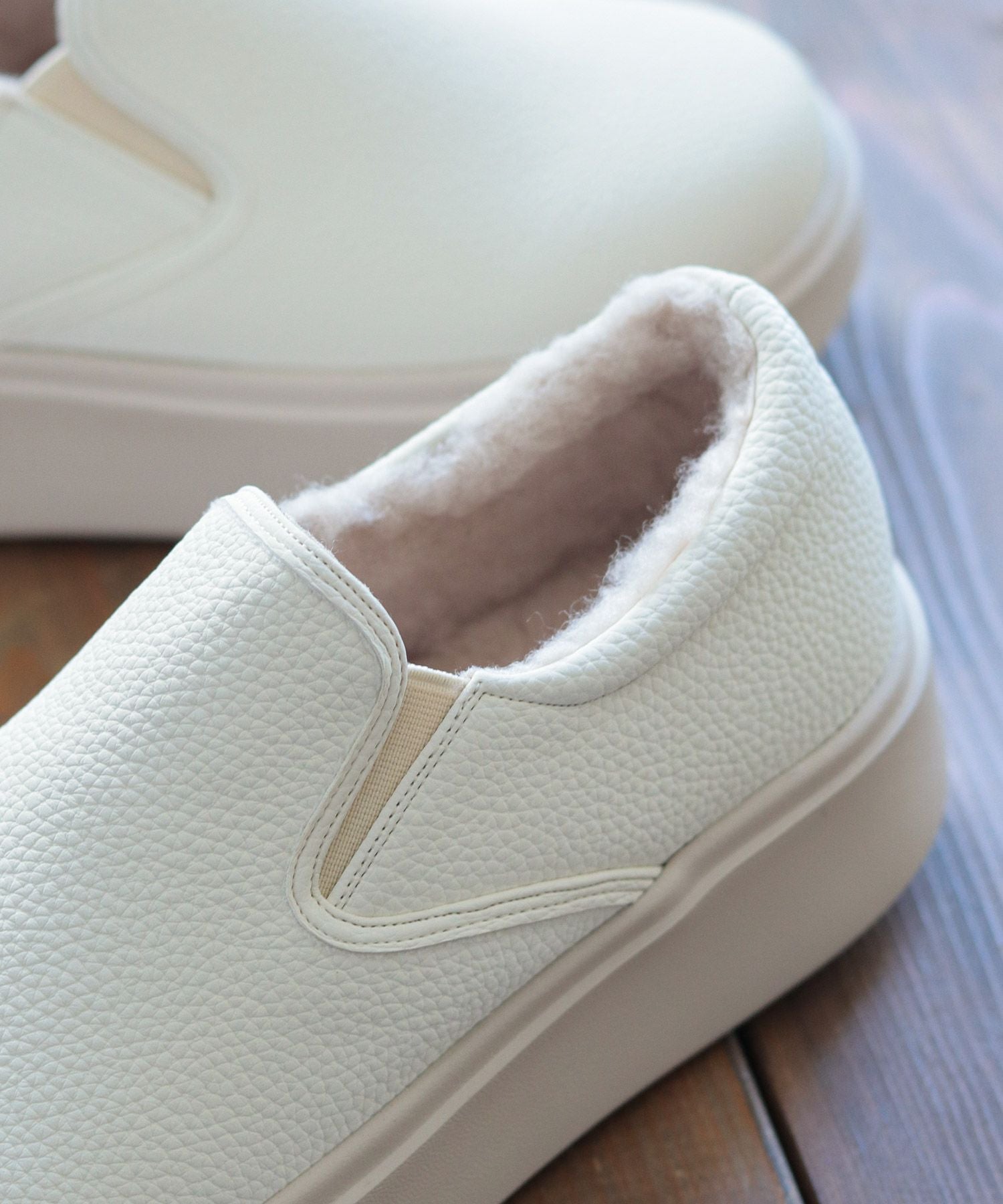 インナーボア軽量厚底スリッポンスニーカー▲返品不可