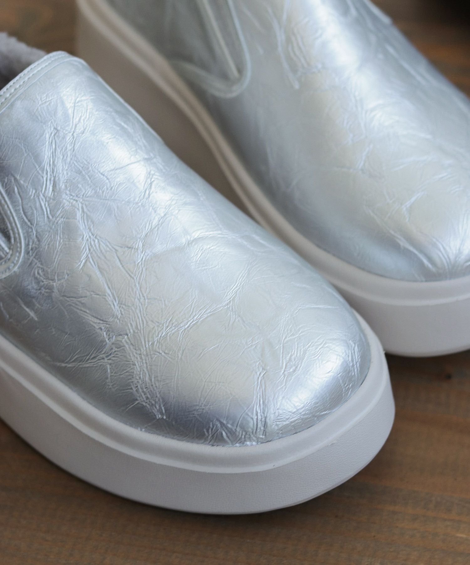 インナーボア軽量厚底スリッポンスニーカー▲返品不可