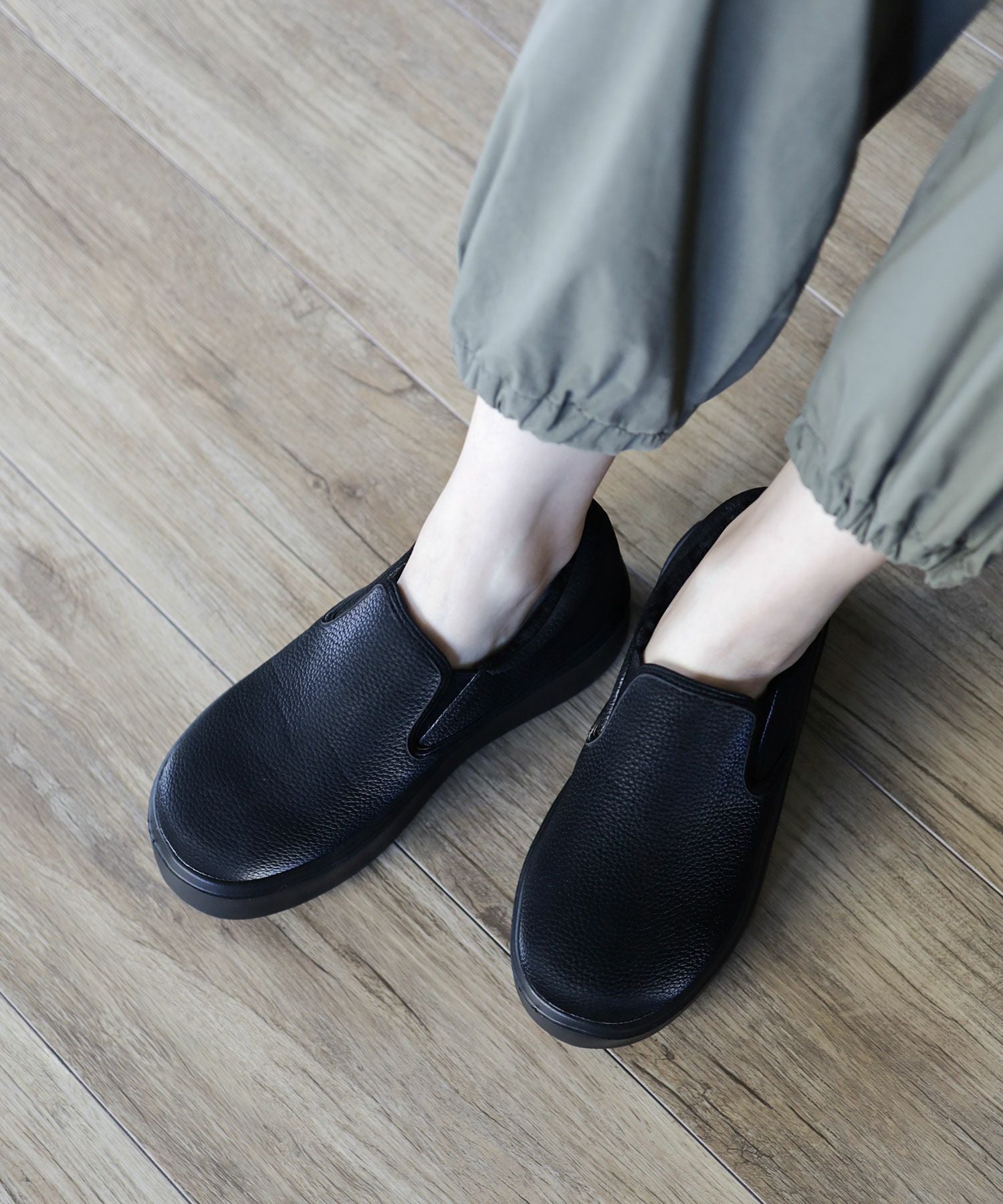 インナーボア軽量厚底スリッポンスニーカー▲返品不可