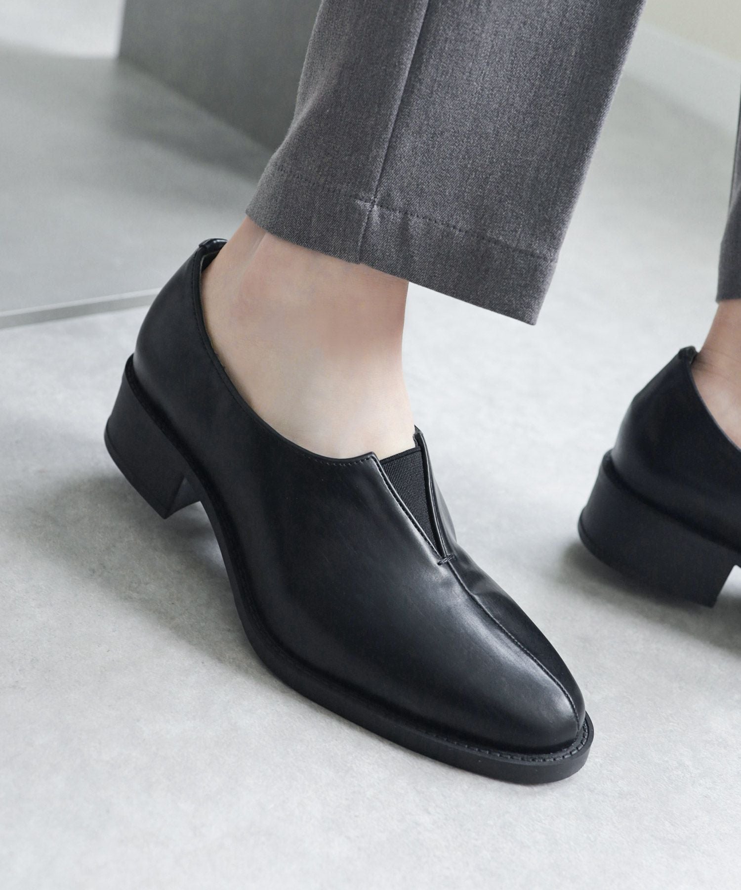 センターカットローファー