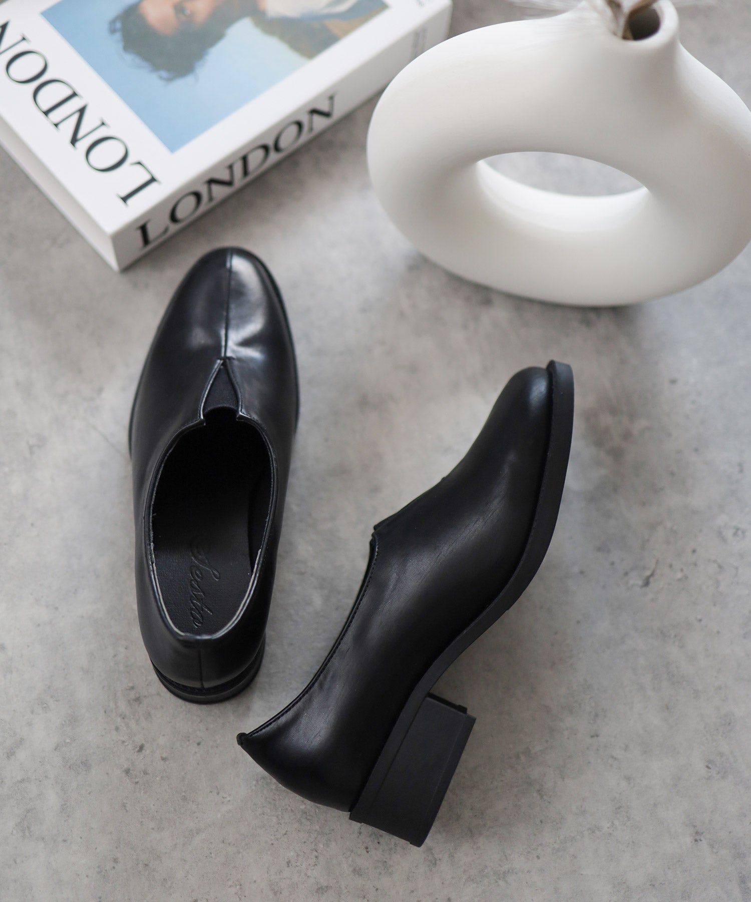 センターカットローファー