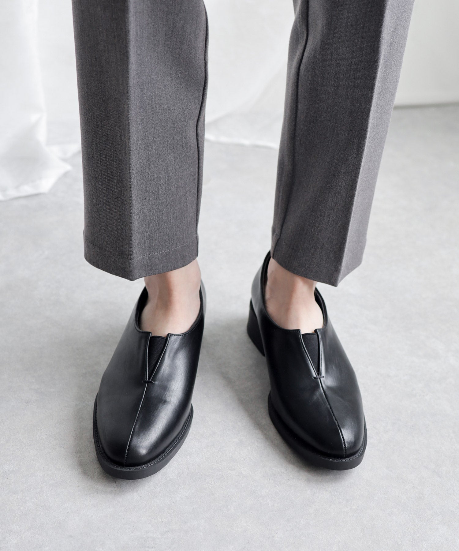 センターカットローファー