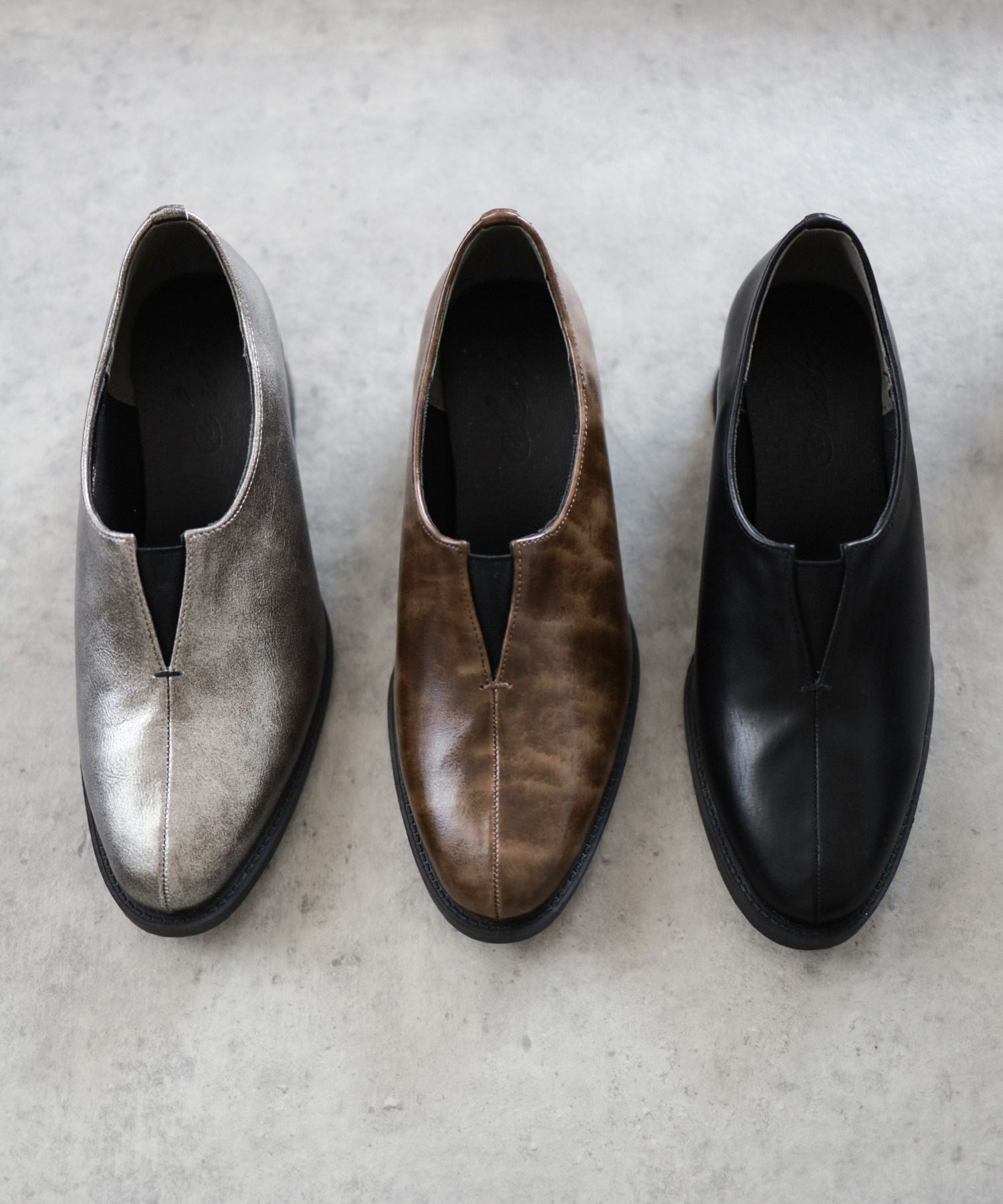 センターカットローファー