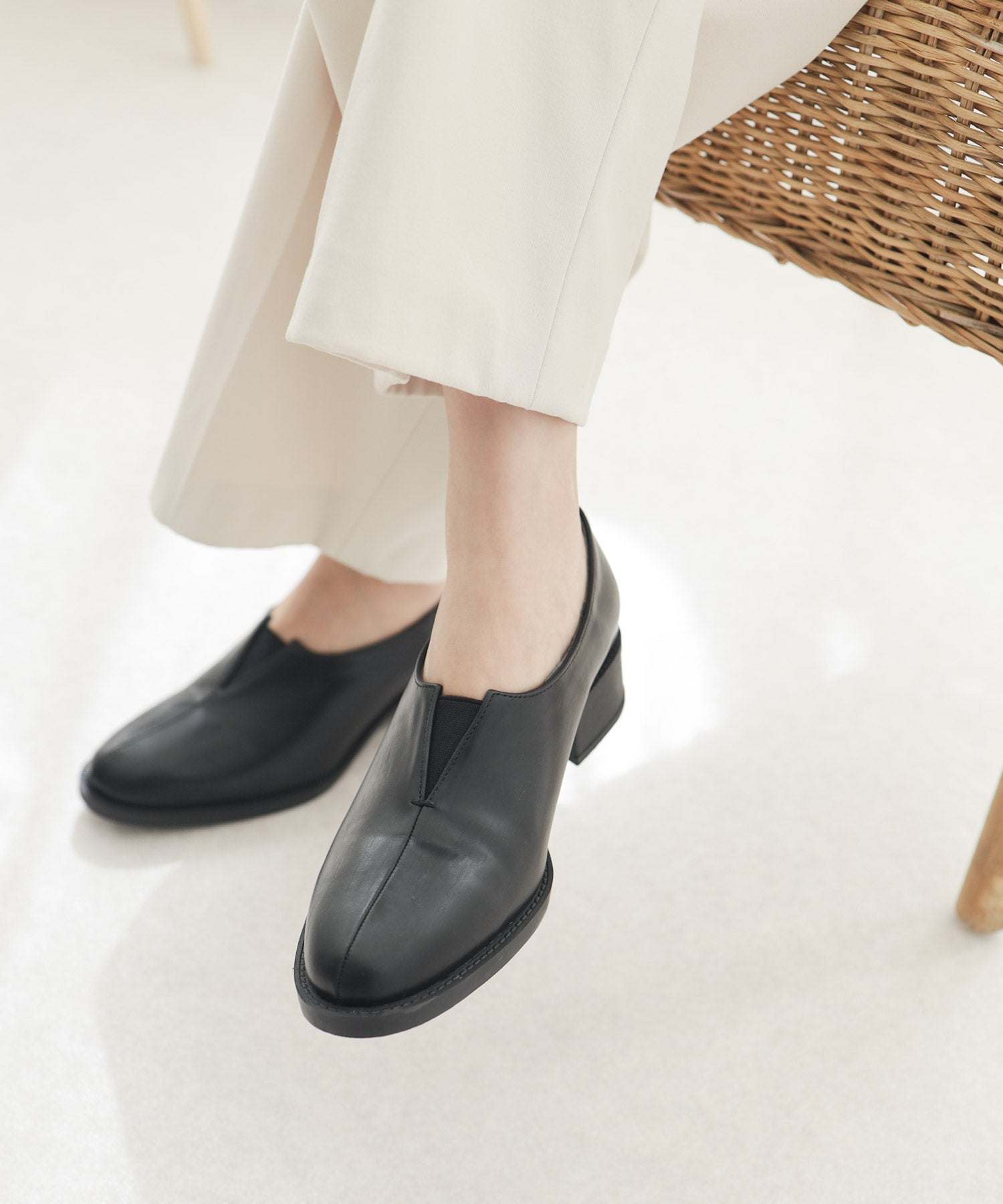 センターカットローファー