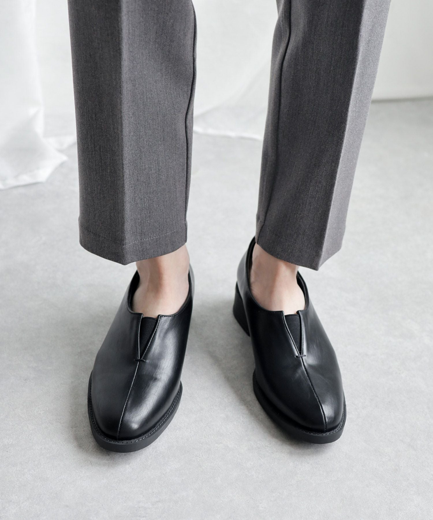 センターカットローファー