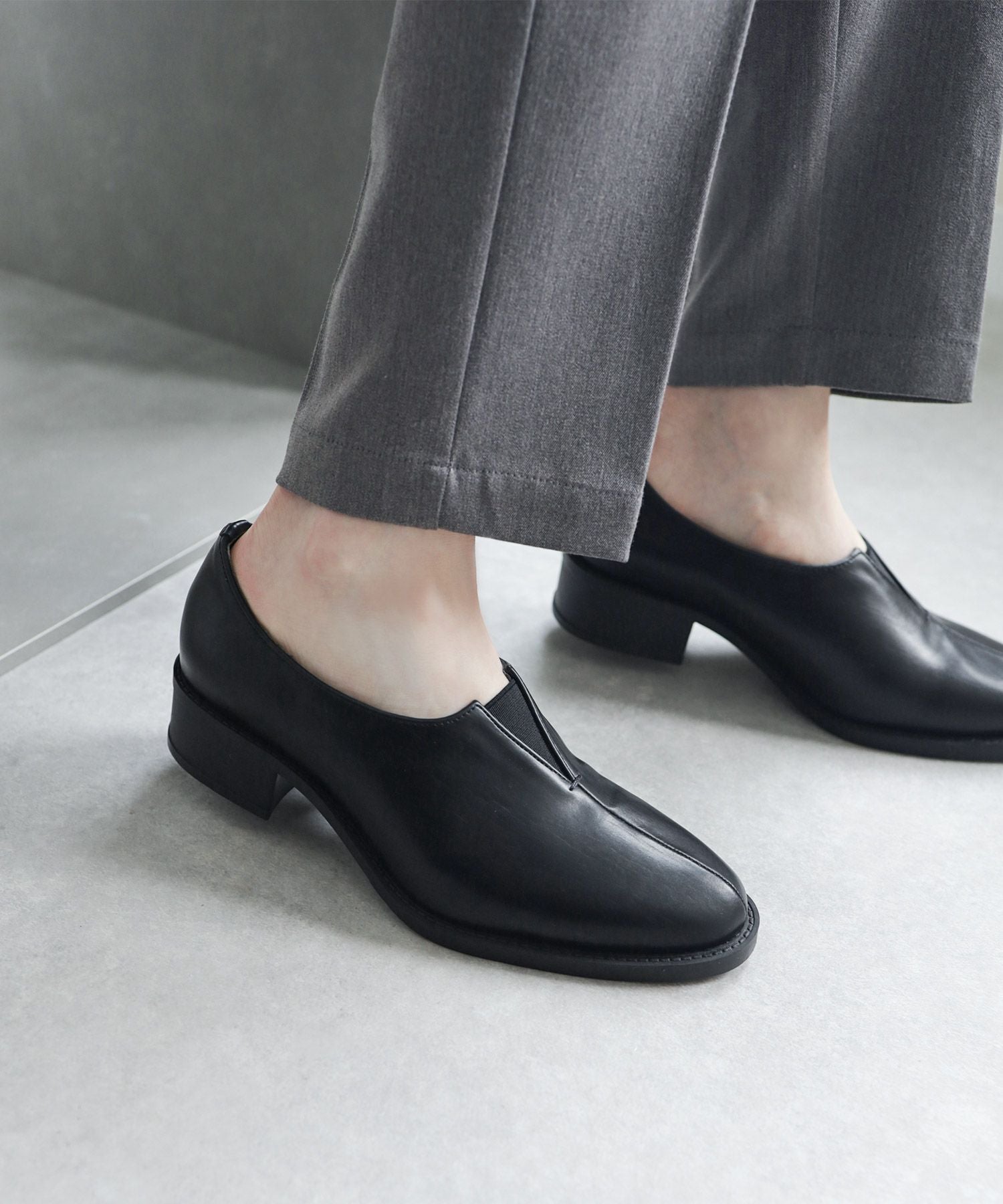 センターカットローファー