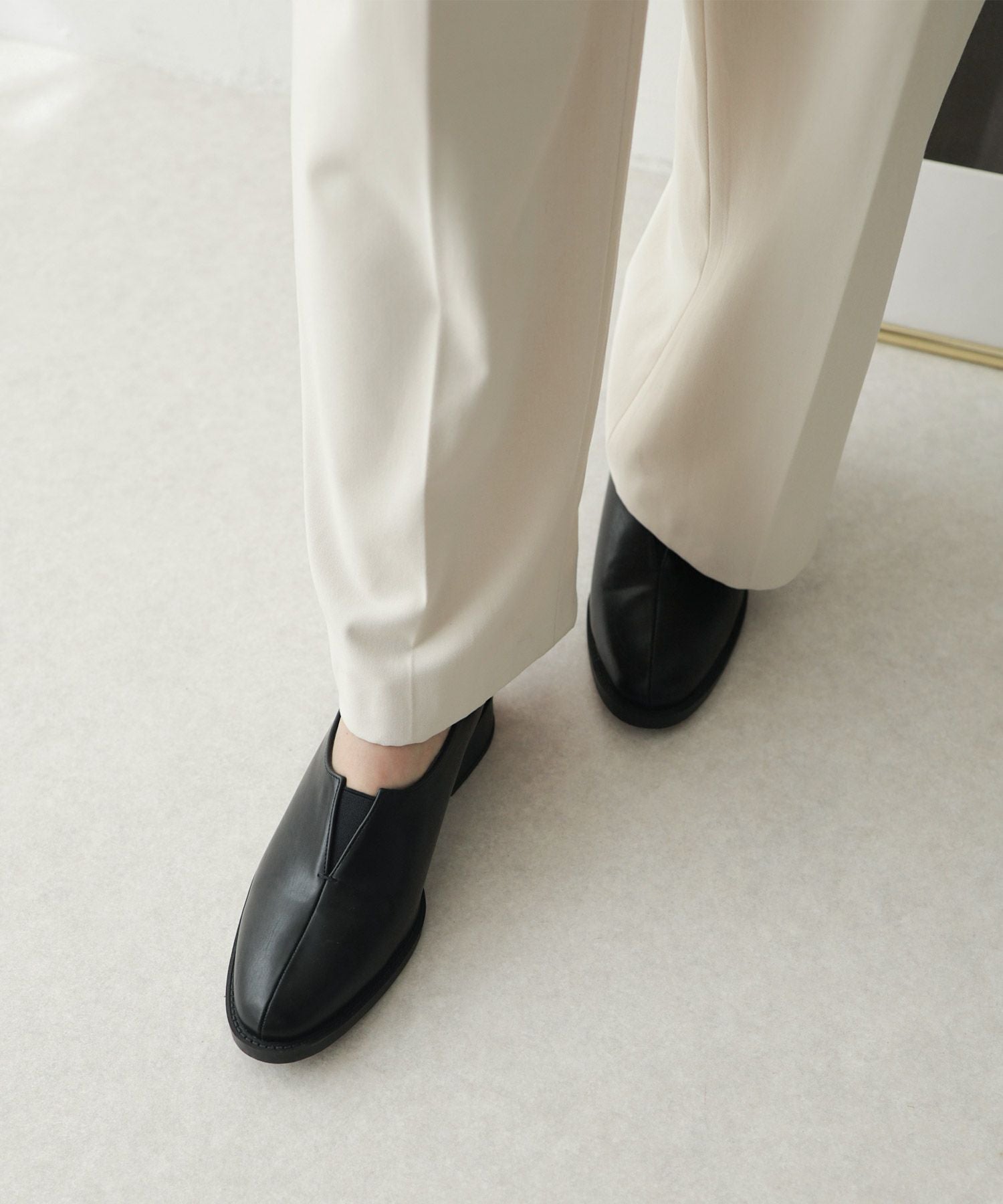 センターカットローファー