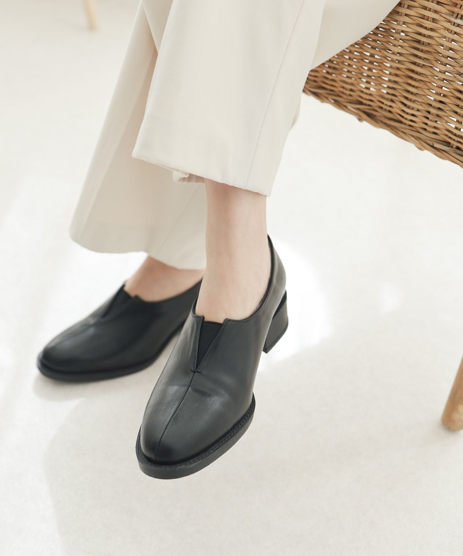 センターカットローファー