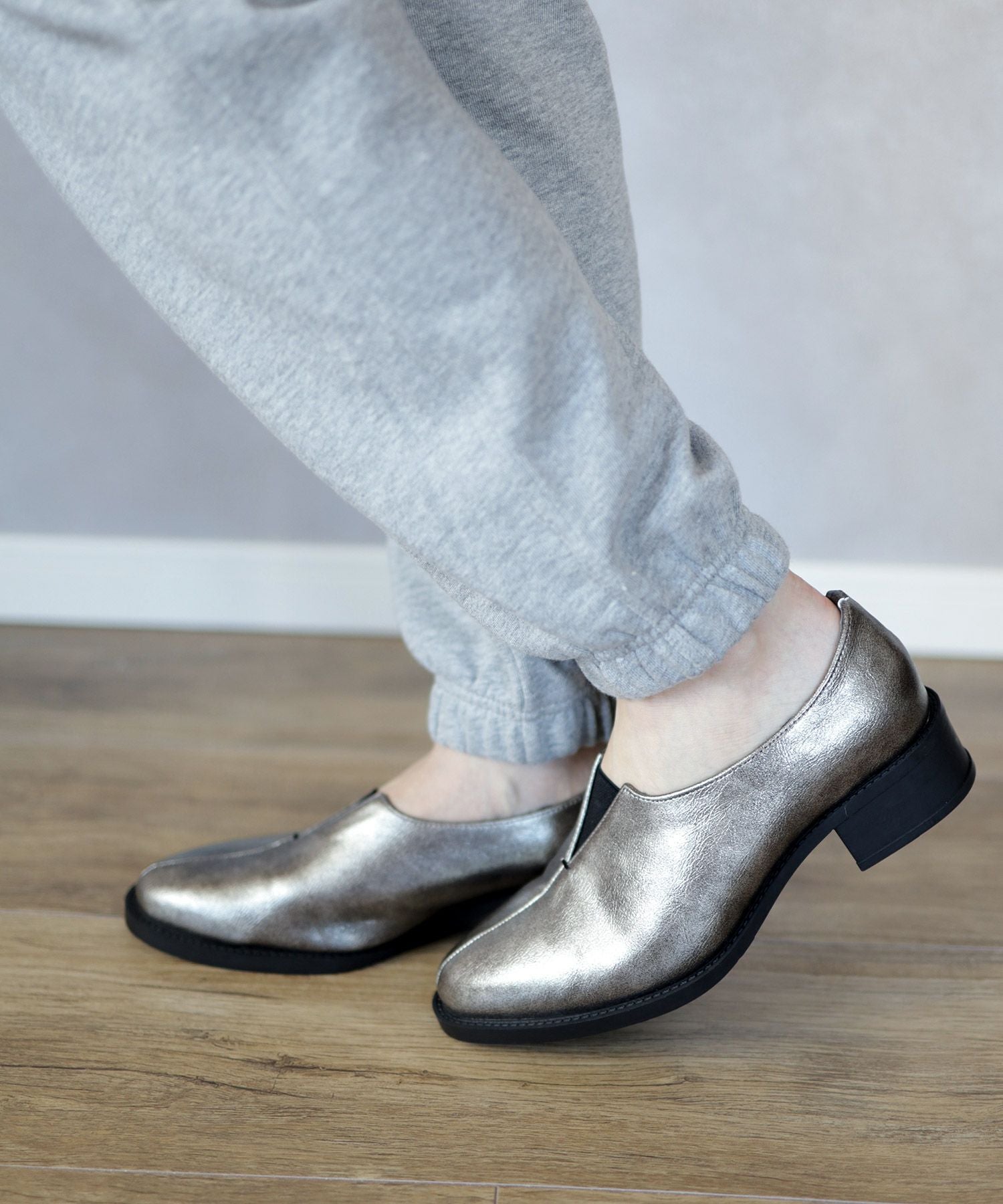 センターカットローファー