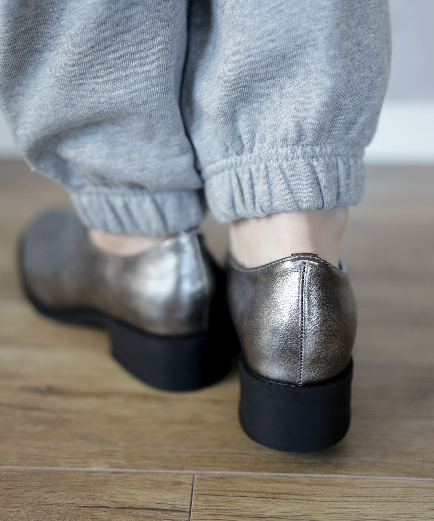 センターカットローファー