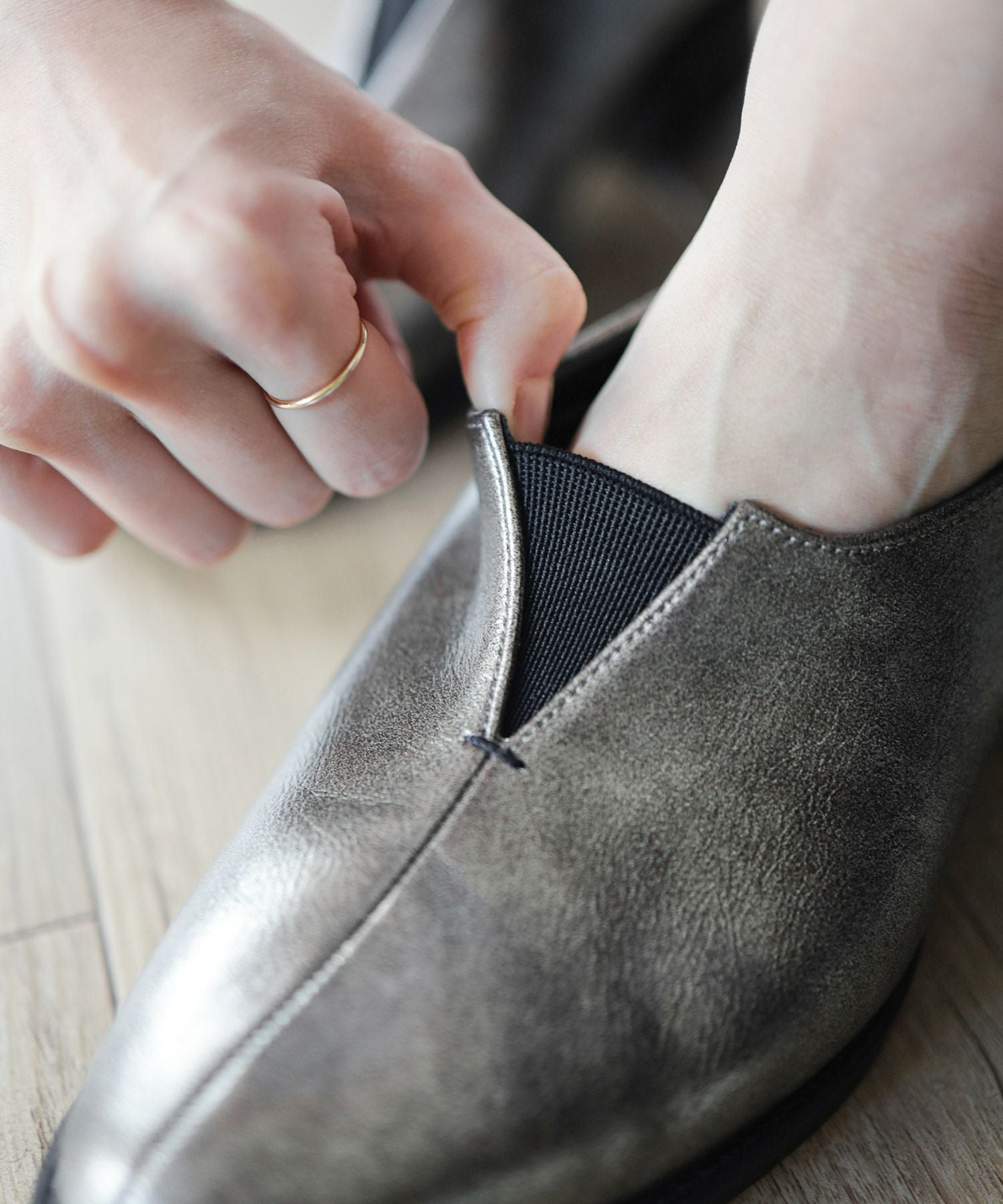 センターカットローファー