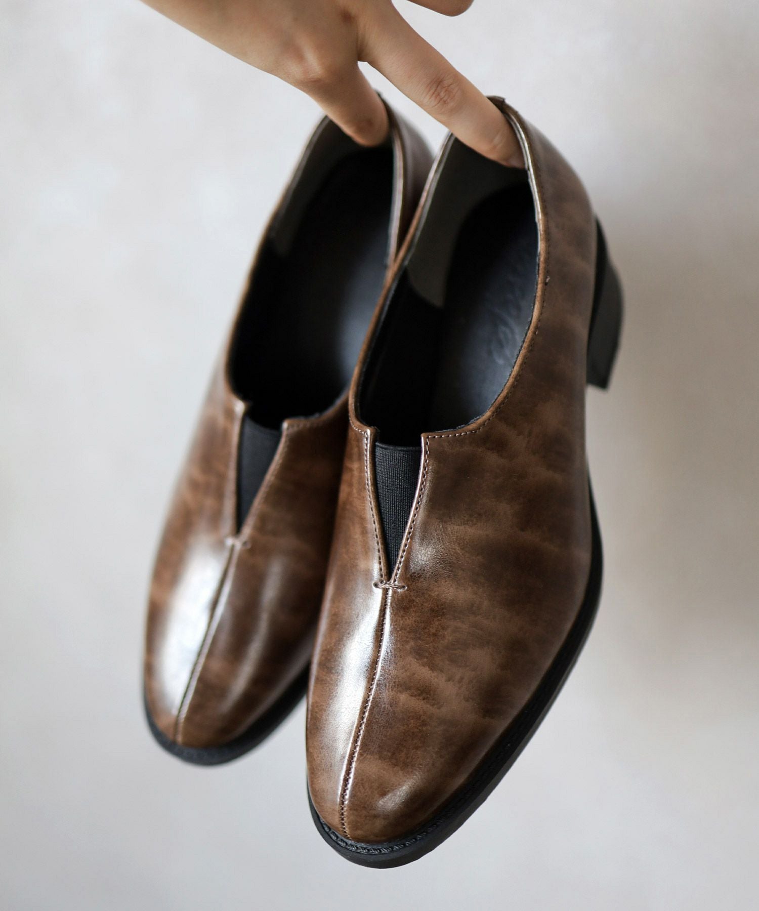 センターカットローファー