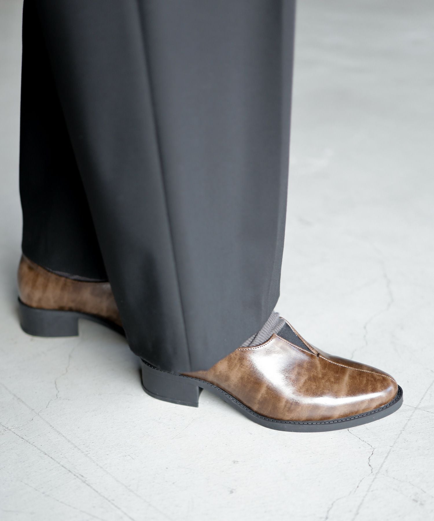 センターカットローファー