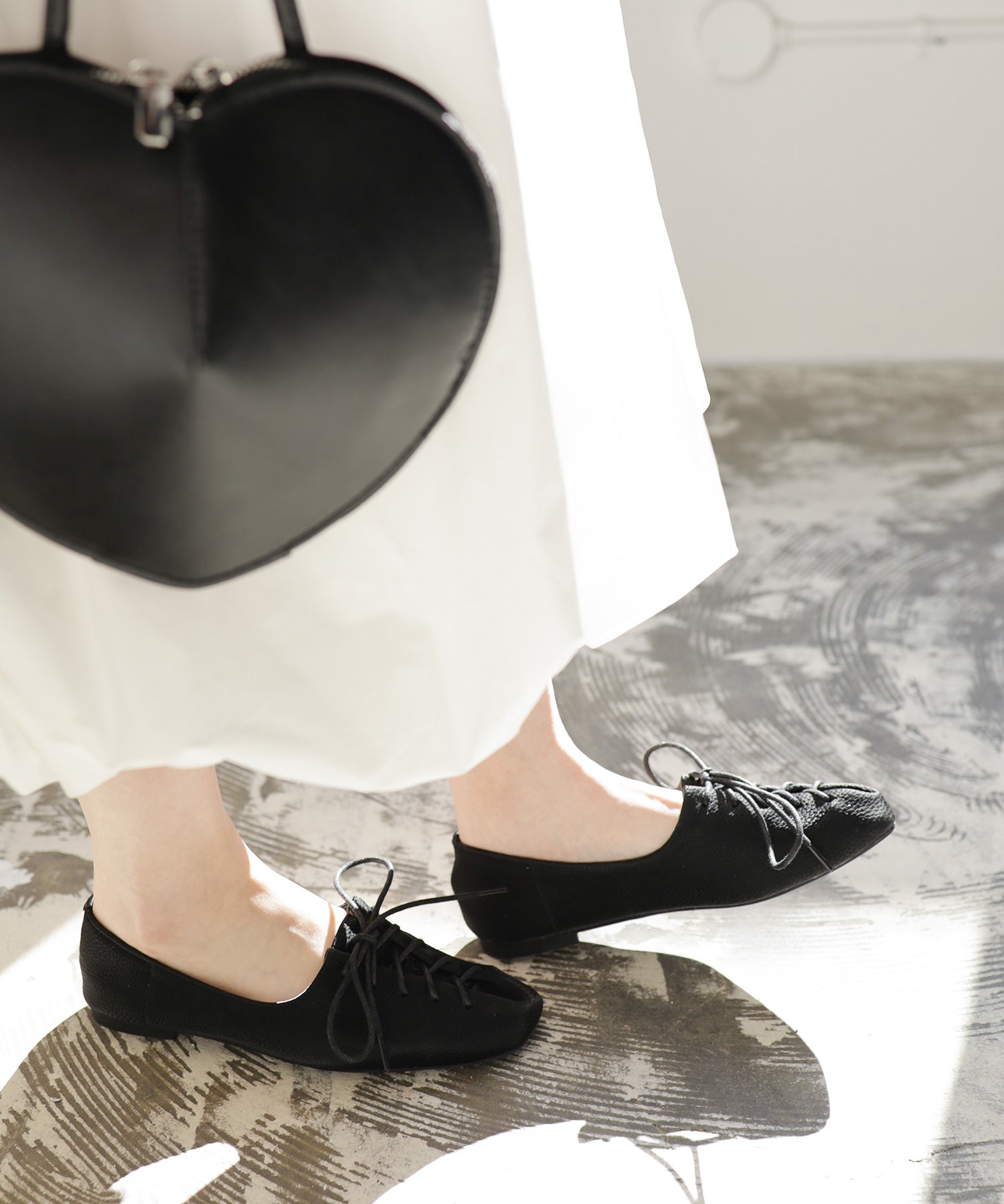 アシメトゥレースアップフラットパンプス▲返品不可