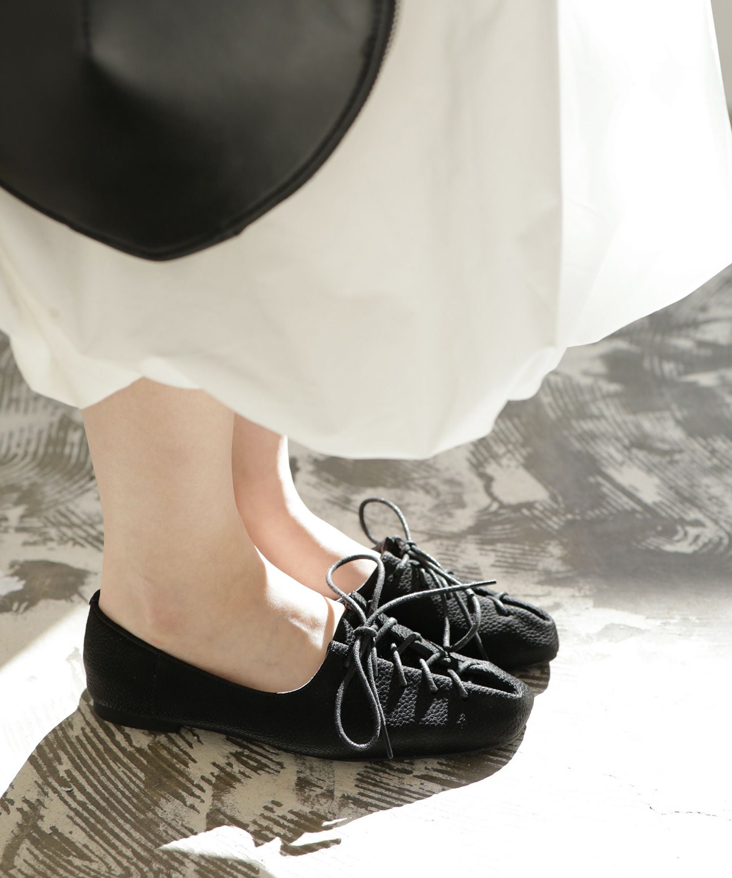 アシメトゥレースアップフラットパンプス▲返品不可