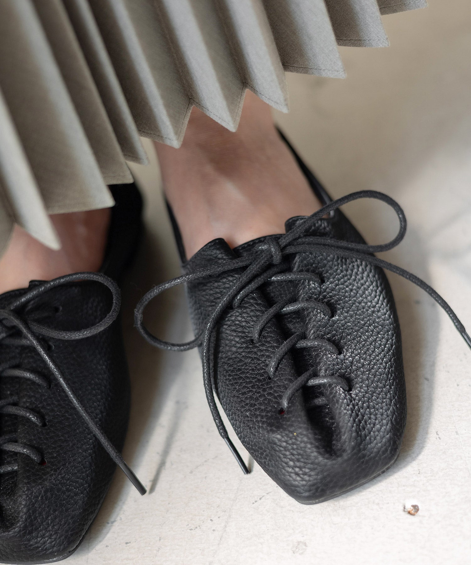 アシメトゥレースアップフラットパンプス▲返品不可