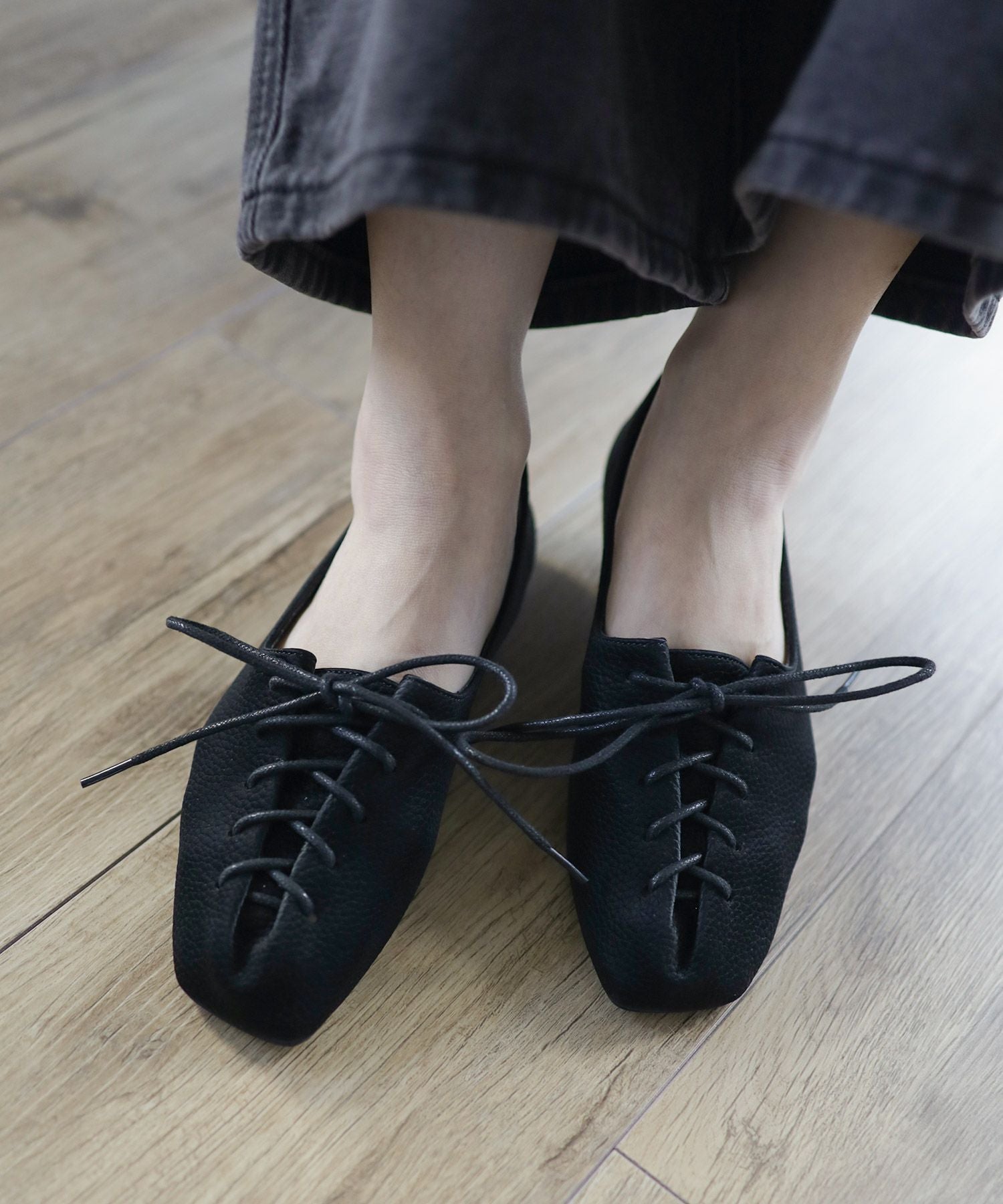 アシメトゥレースアップフラットパンプス▲返品不可