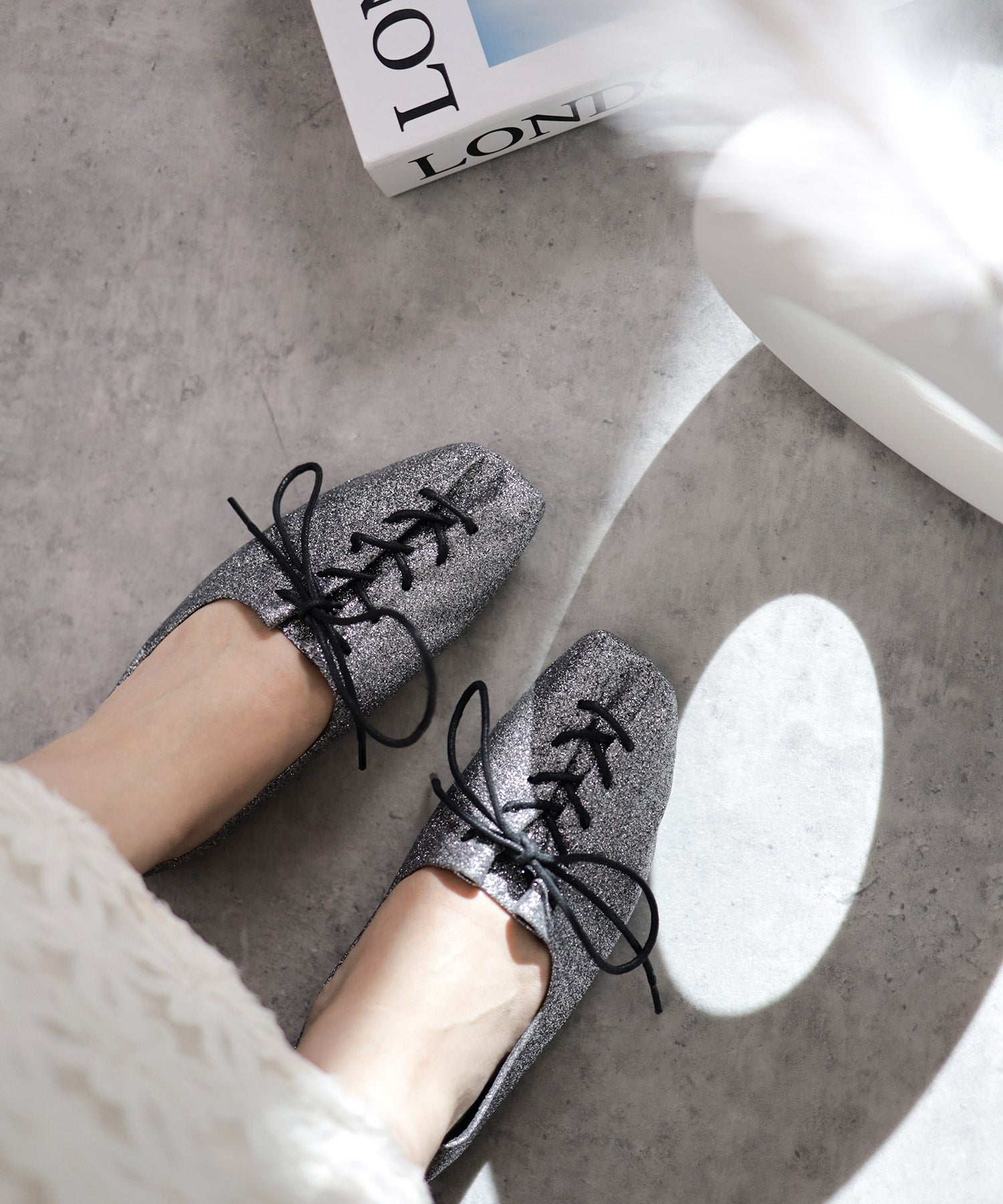 アシメトゥレースアップフラットパンプス▲返品不可