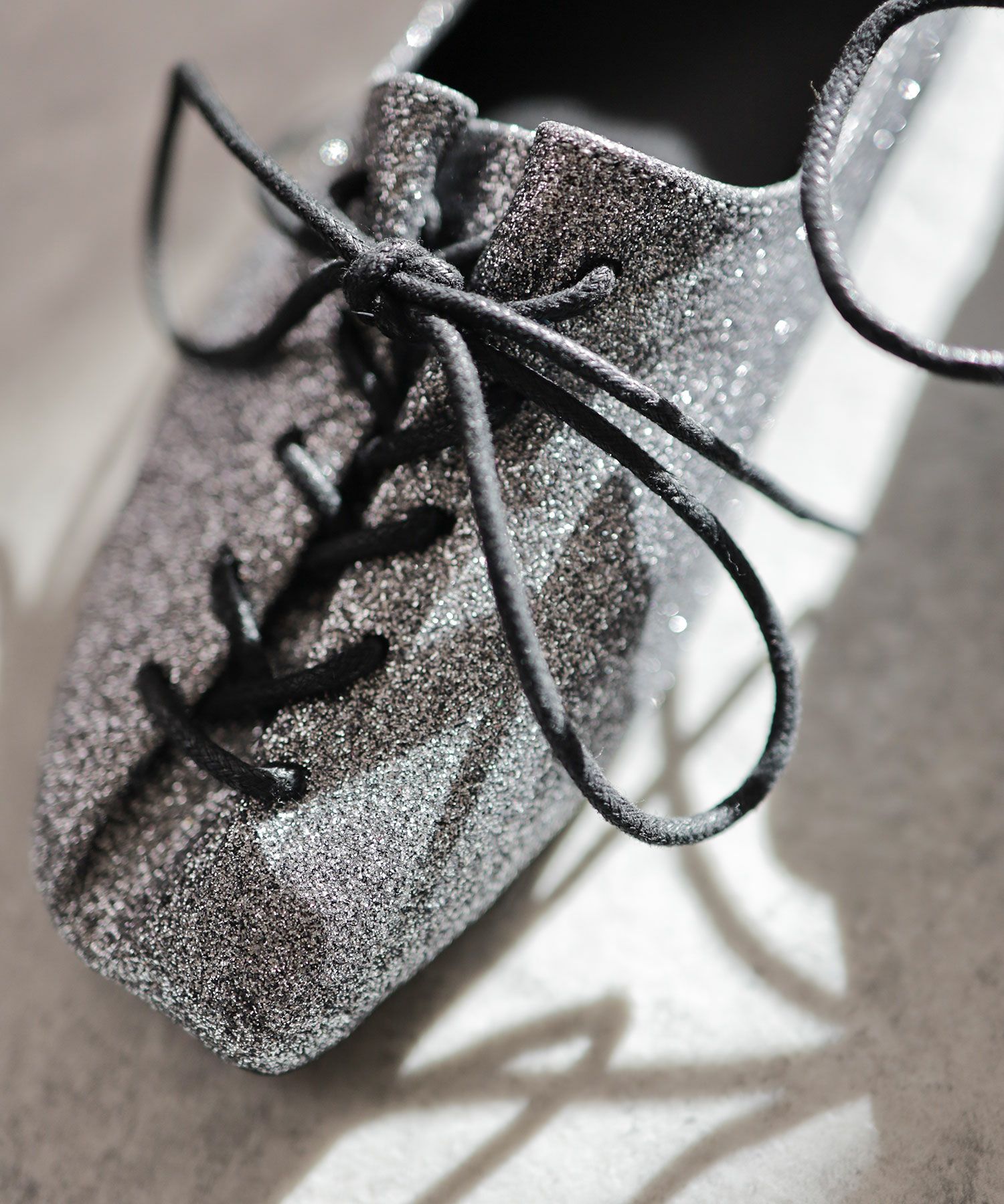 アシメトゥレースアップフラットパンプス▲返品不可