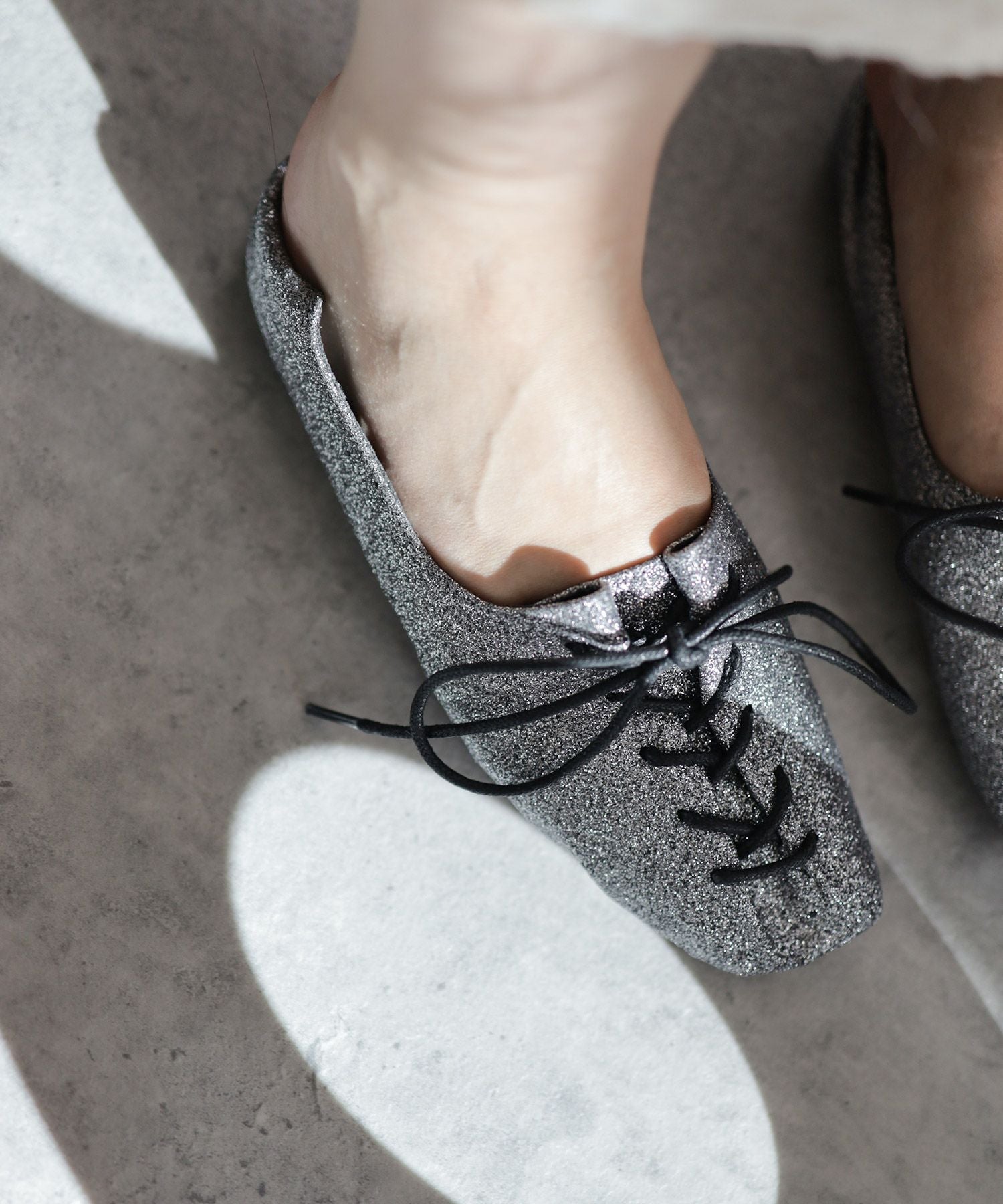 アシメトゥレースアップフラットパンプス▲返品不可