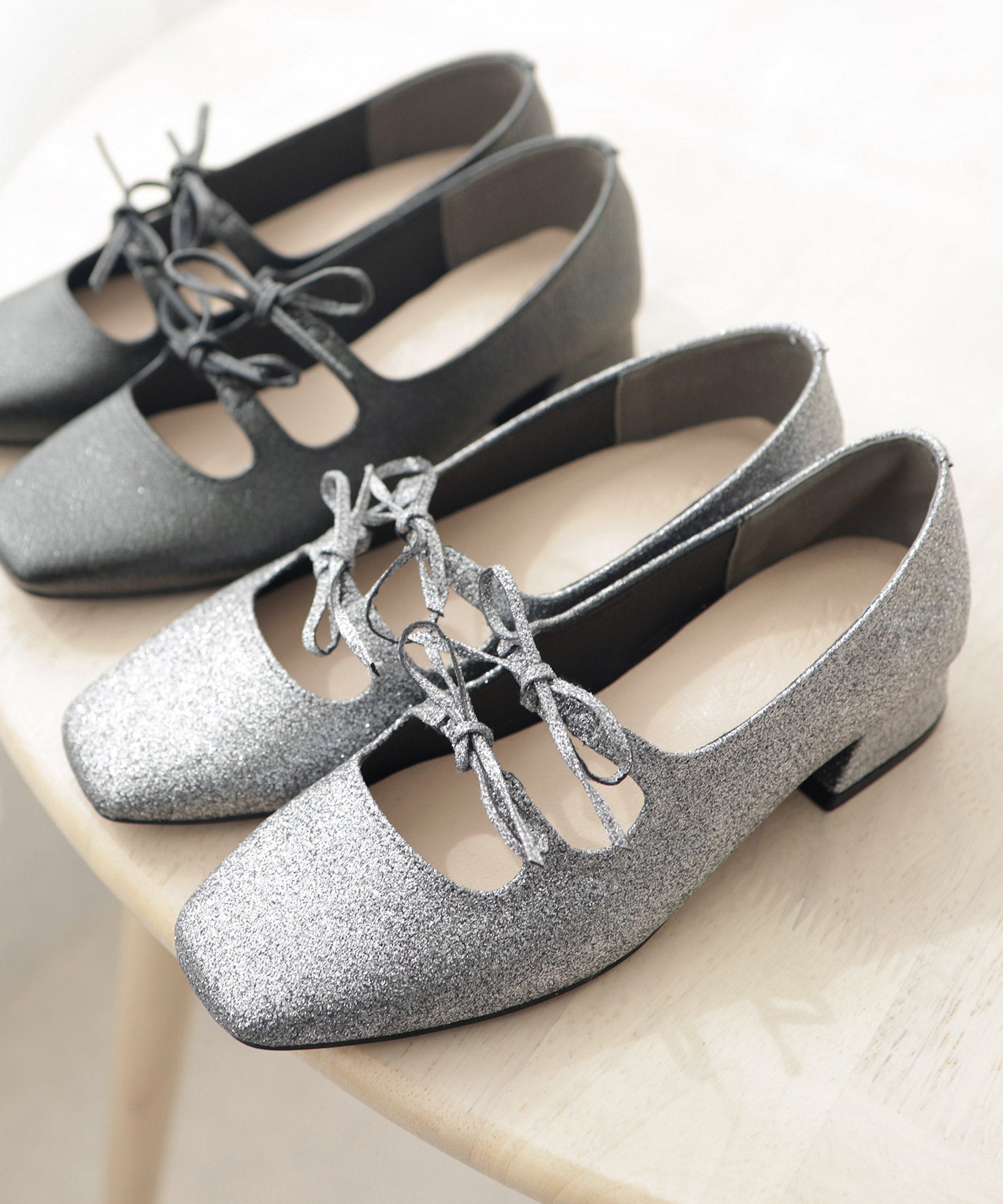 レースアップ風リボンゴムストラップメリージェーンパンプス