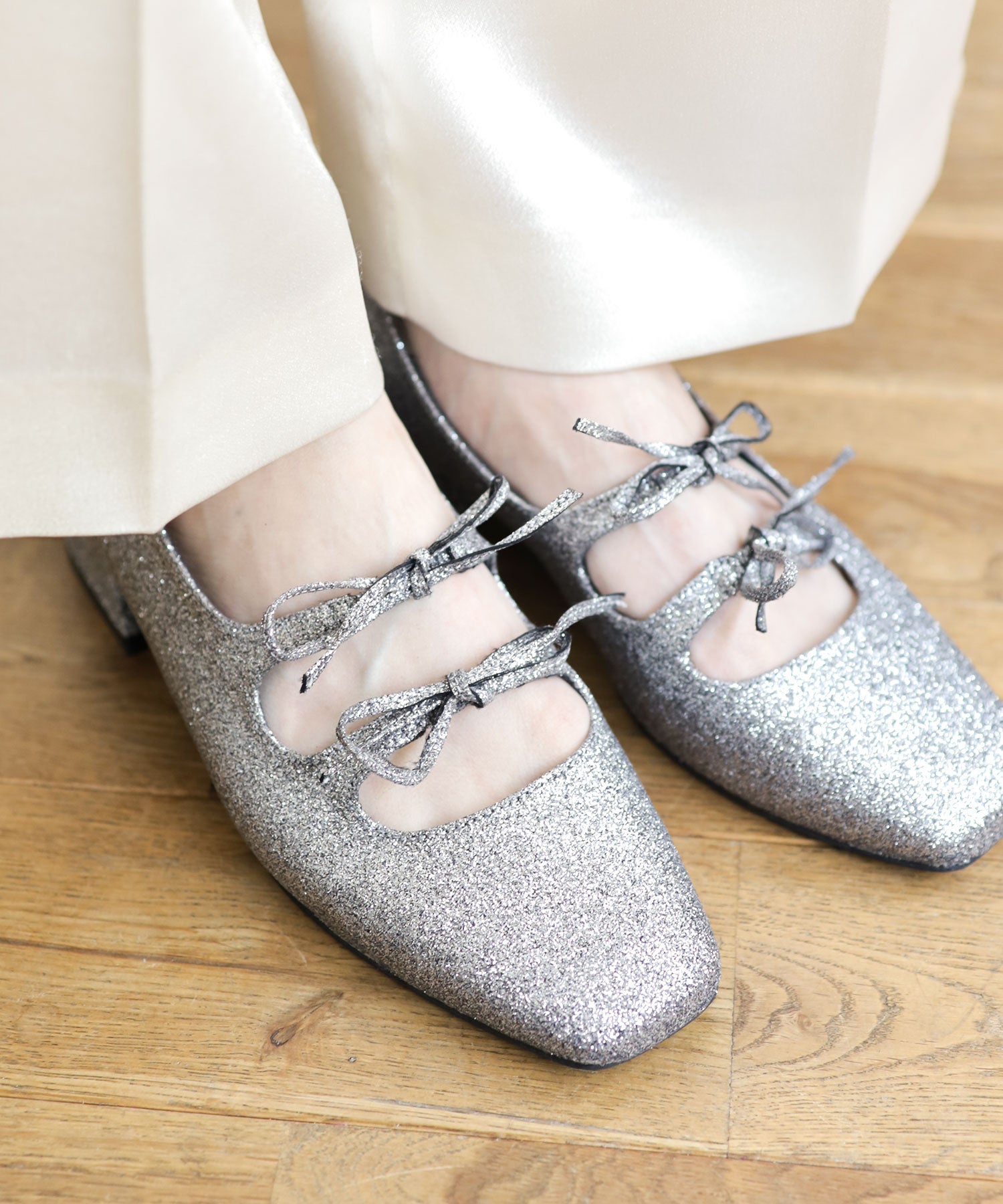 レースアップ風リボンゴムストラップメリージェーンパンプス