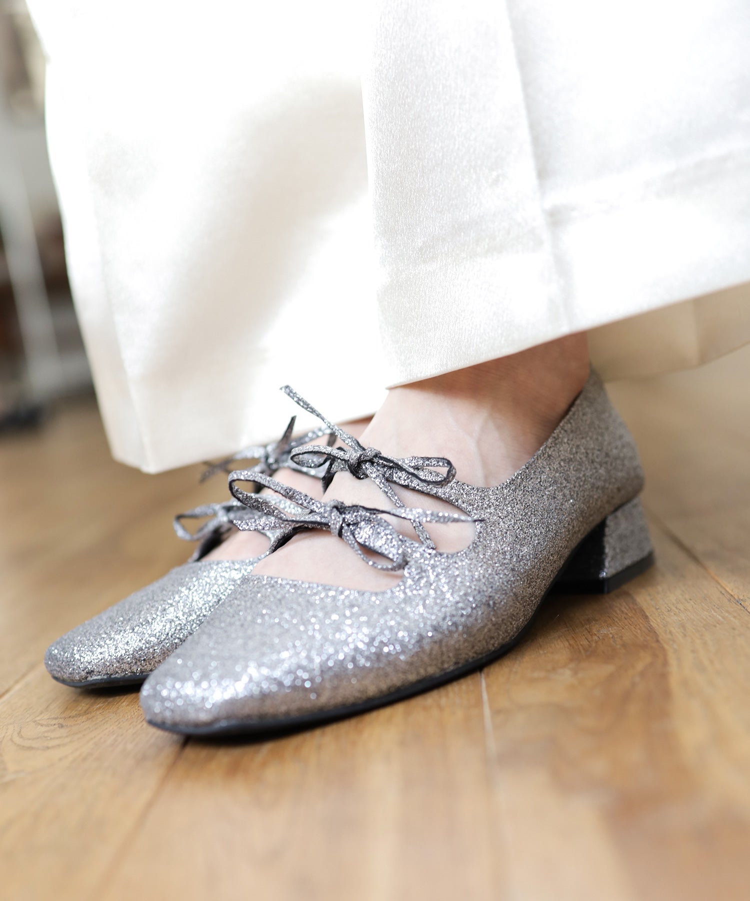 レースアップ風リボンゴムストラップメリージェーンパンプス