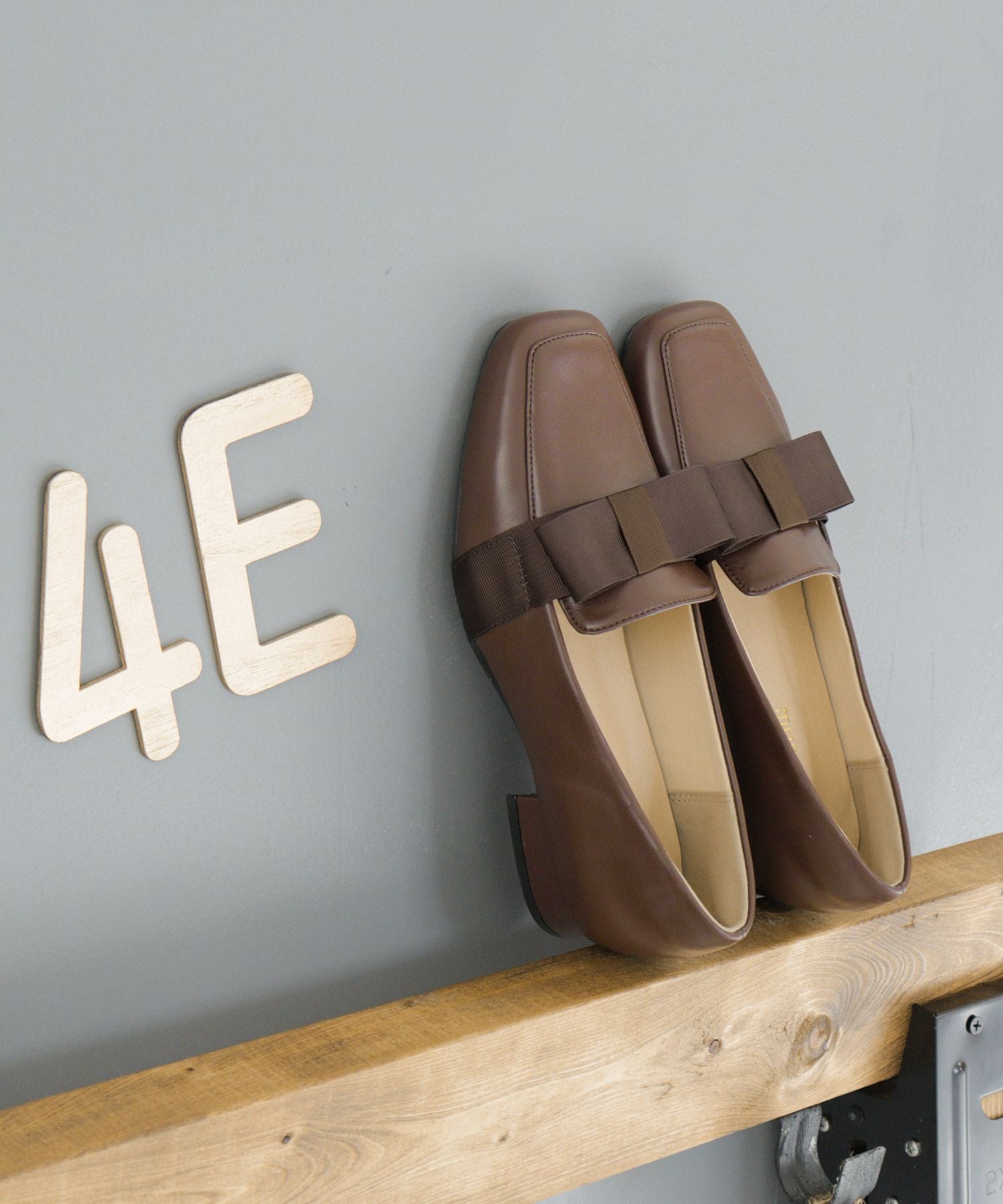 【4E幅広・大きいサイズ 防滑底】 グログランリボン ローヒール スクエアトゥパンプス