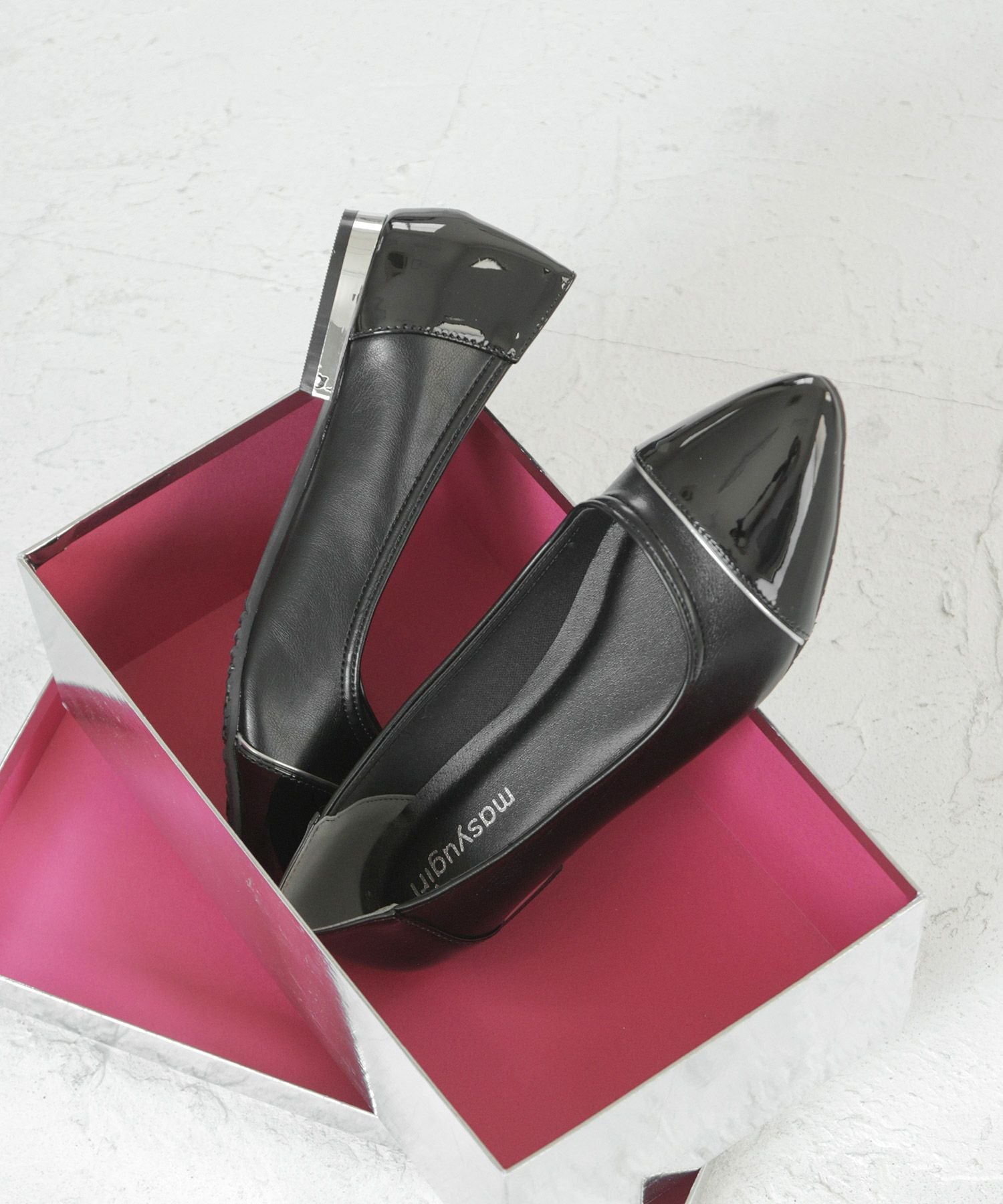 【4E幅広・大きいサイズ】切り替えデザインのローヒールパンプス ▲返品不可