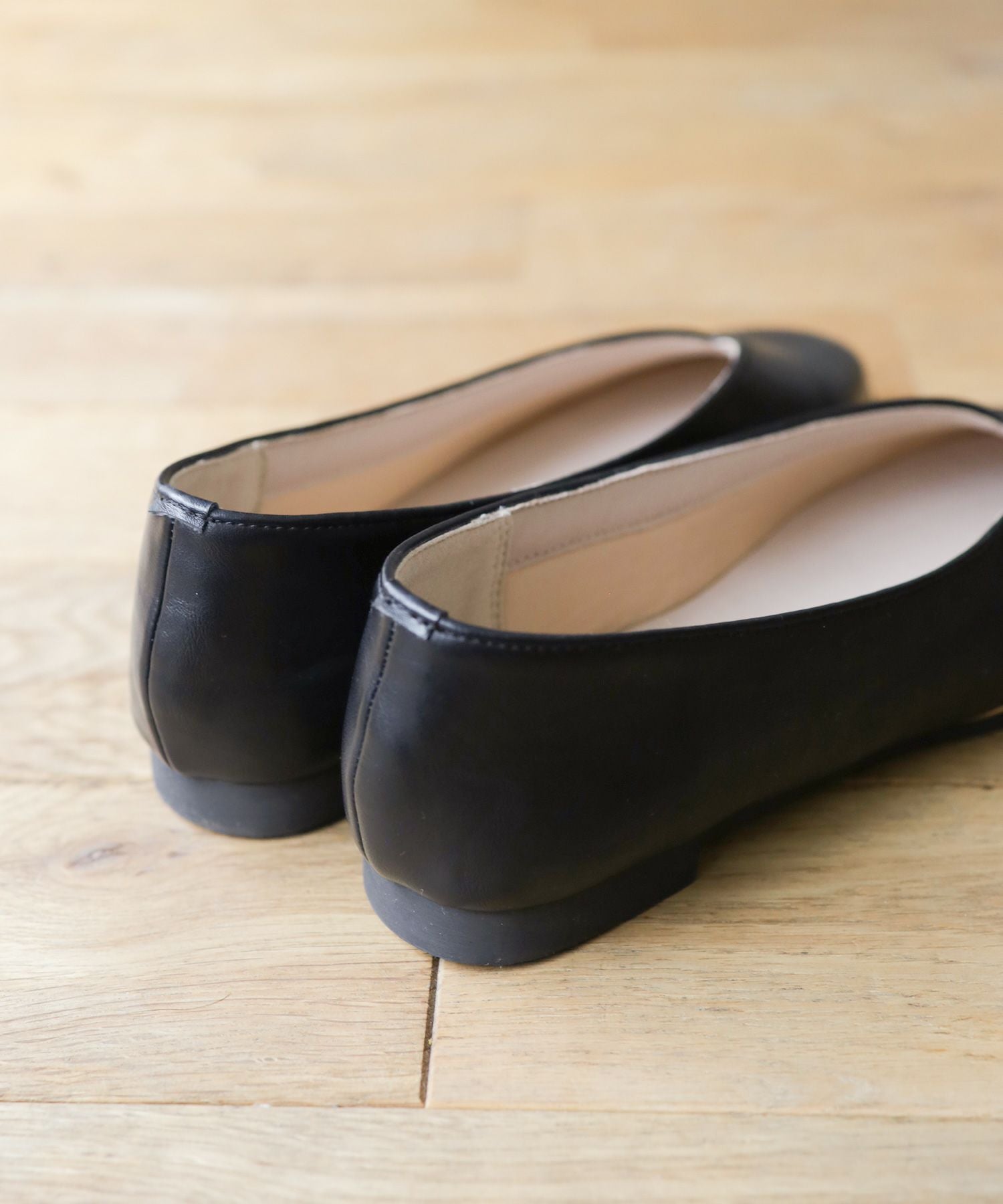 ゴールドピーススクエアトゥフラットパンプス