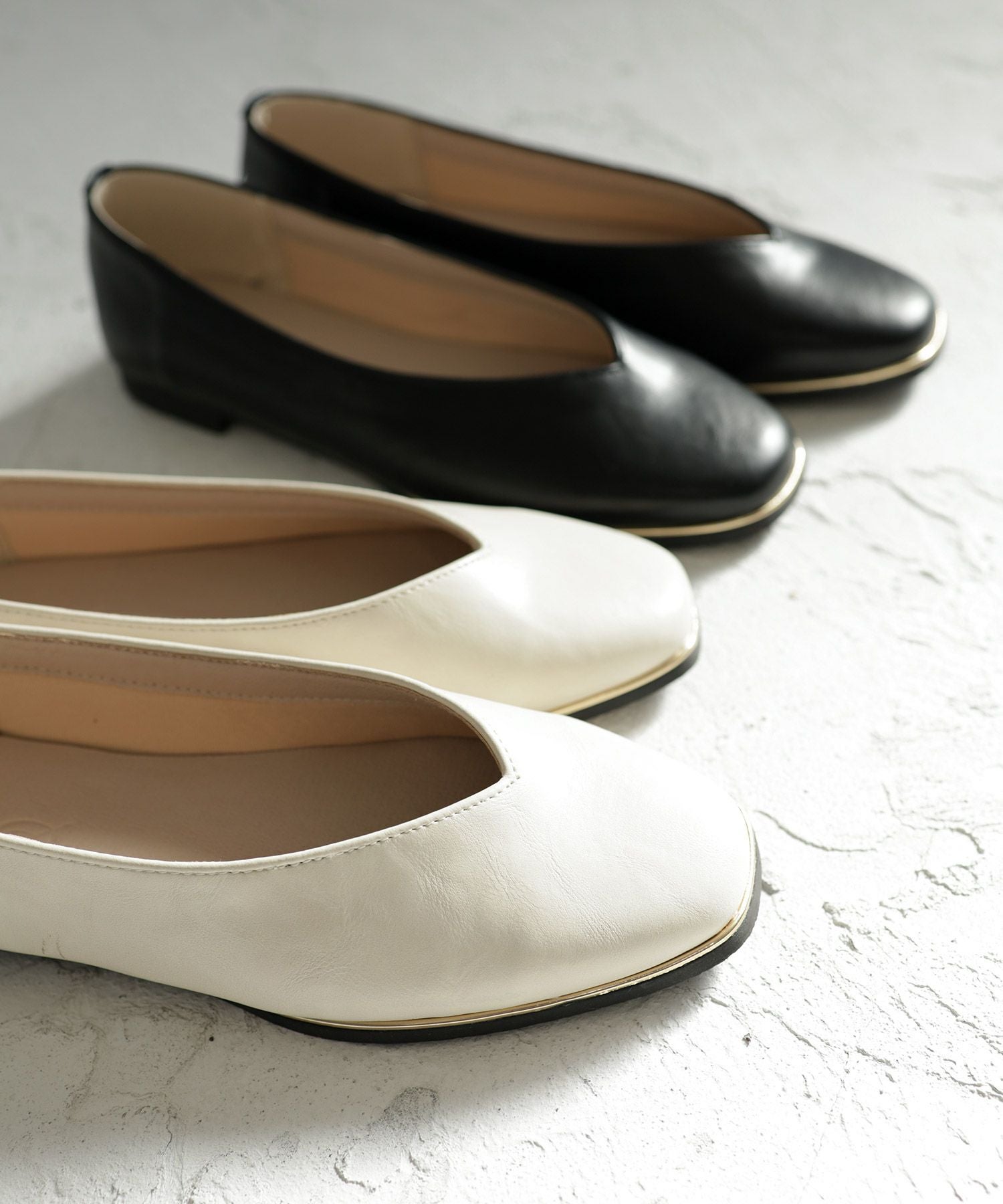 ゴールドピーススクエアトゥフラットパンプス