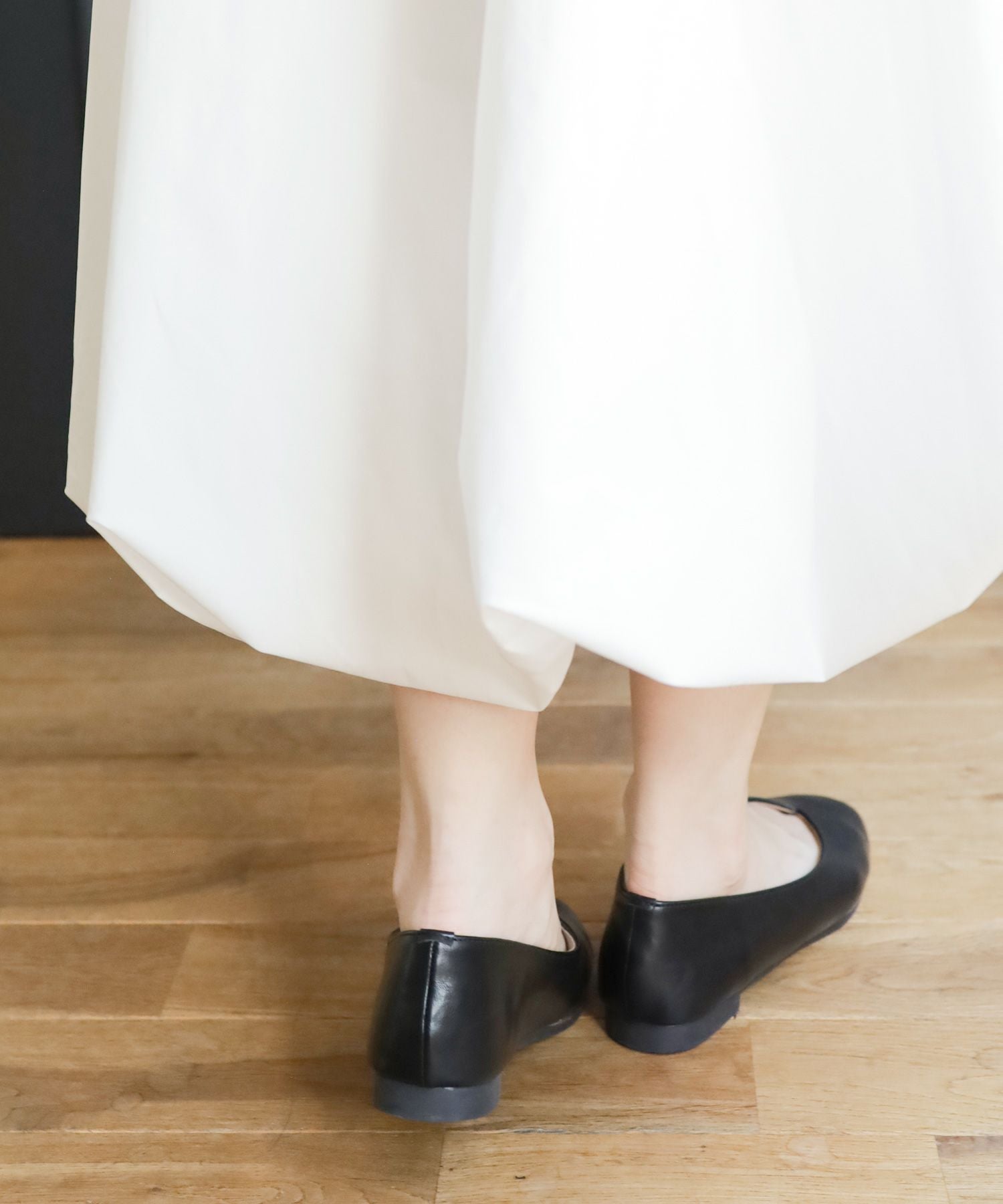 ゴールドピーススクエアトゥフラットパンプス