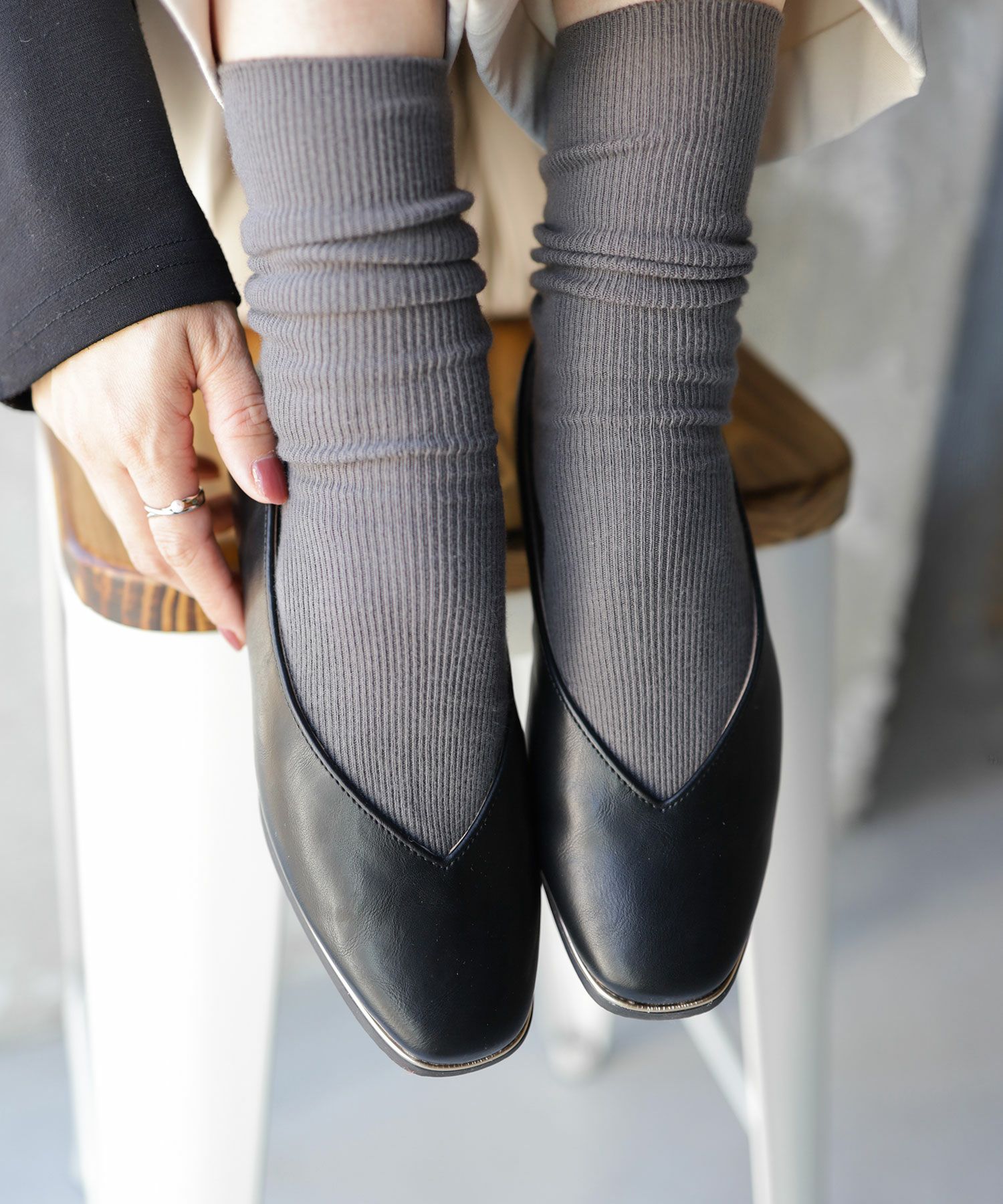 ゴールドピーススクエアトゥフラットパンプス