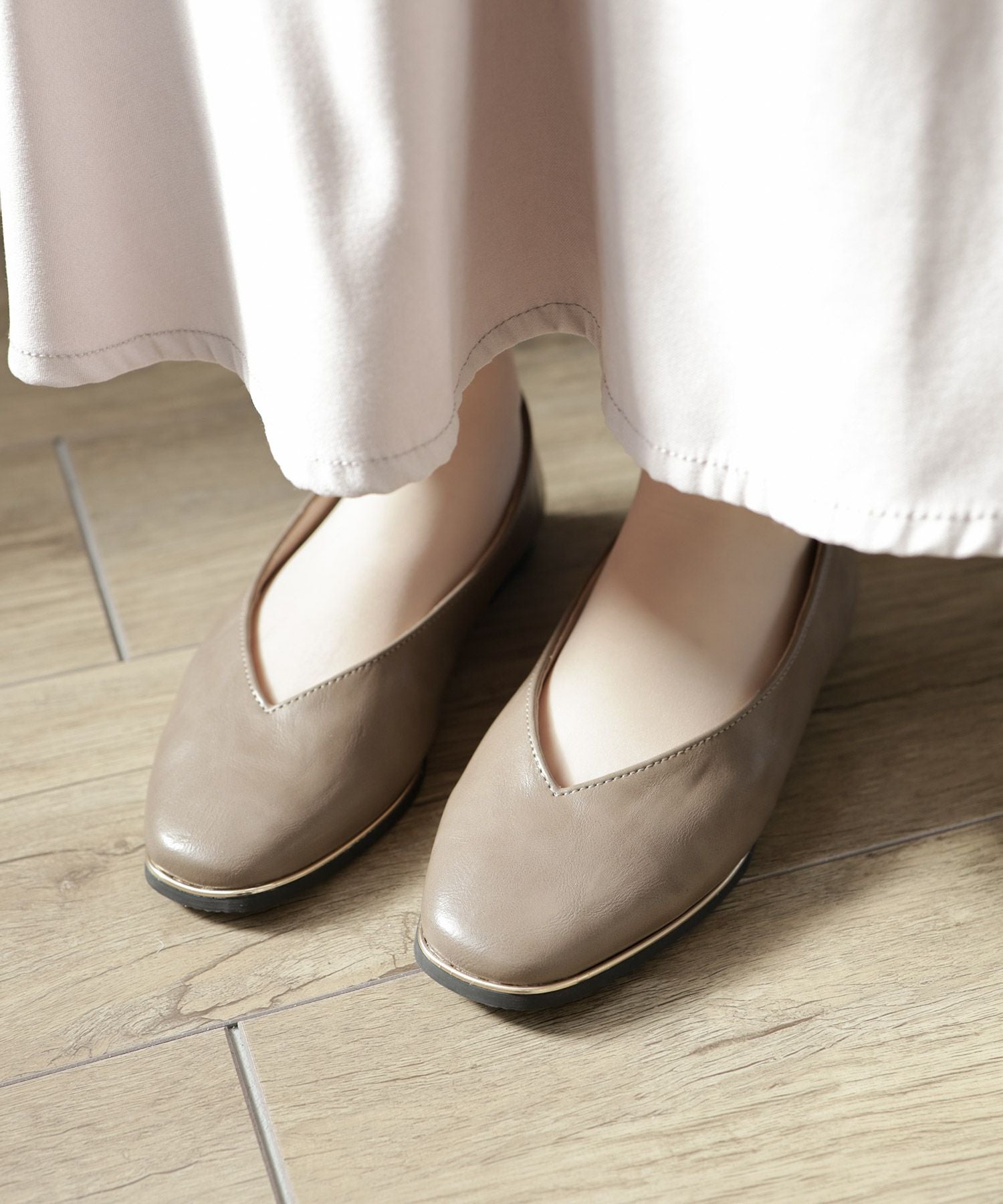 ゴールドピーススクエアトゥフラットパンプス