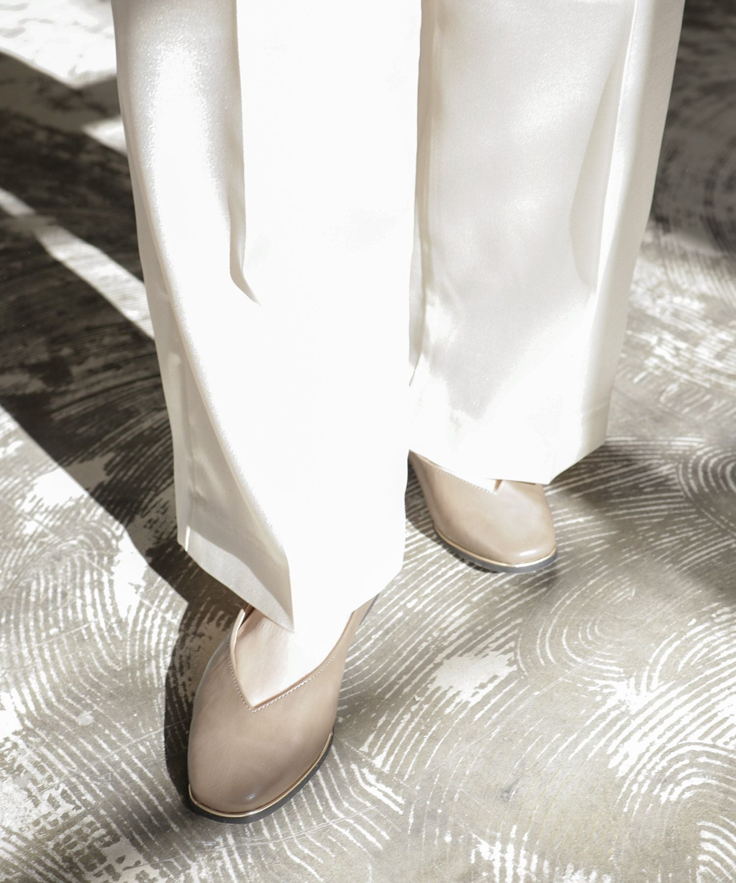 ゴールドピーススクエアトゥフラットパンプス