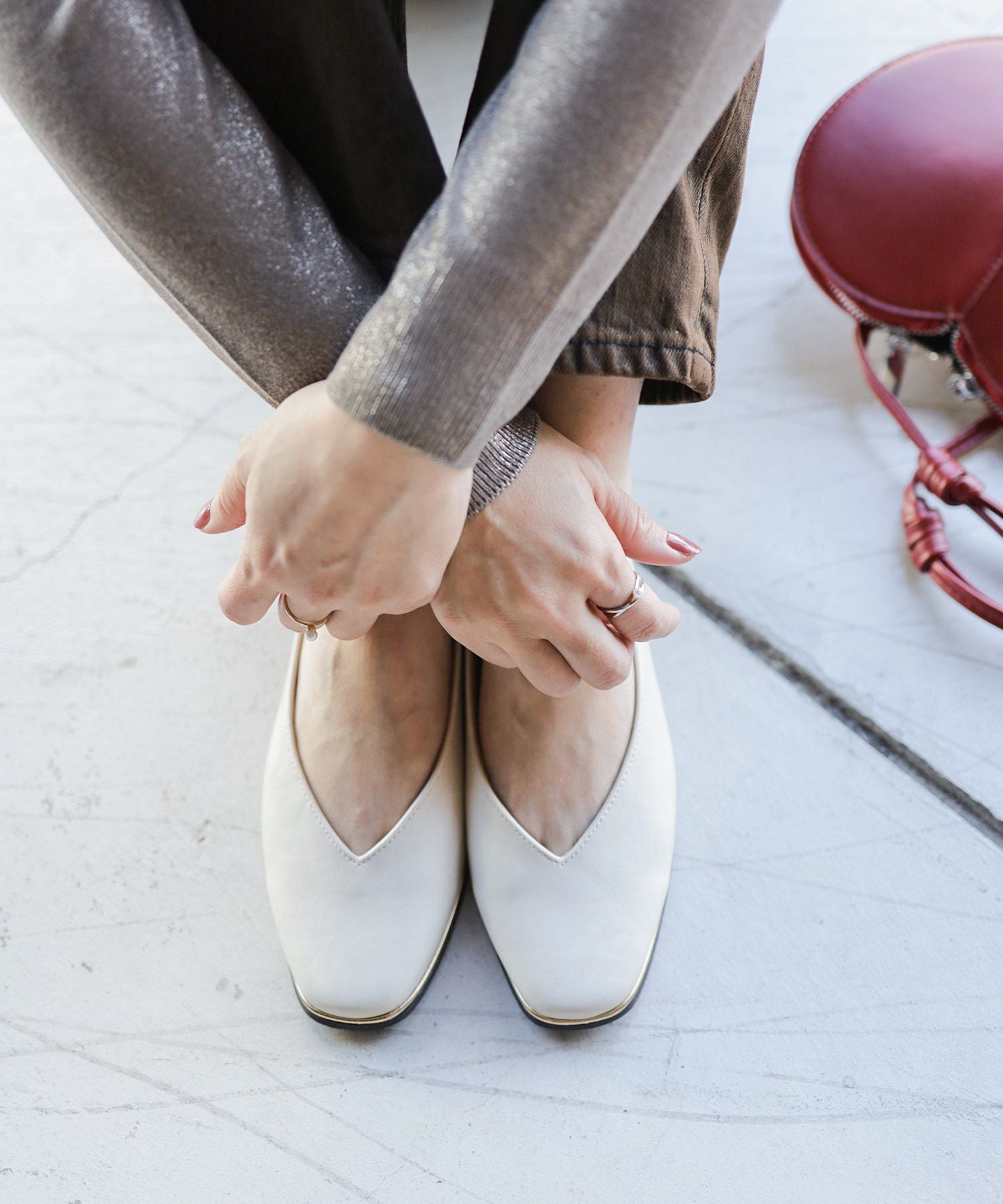 ゴールドピーススクエアトゥフラットパンプス