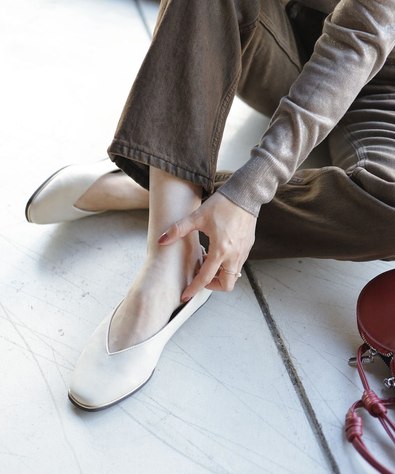 ゴールドピーススクエアトゥフラットパンプス