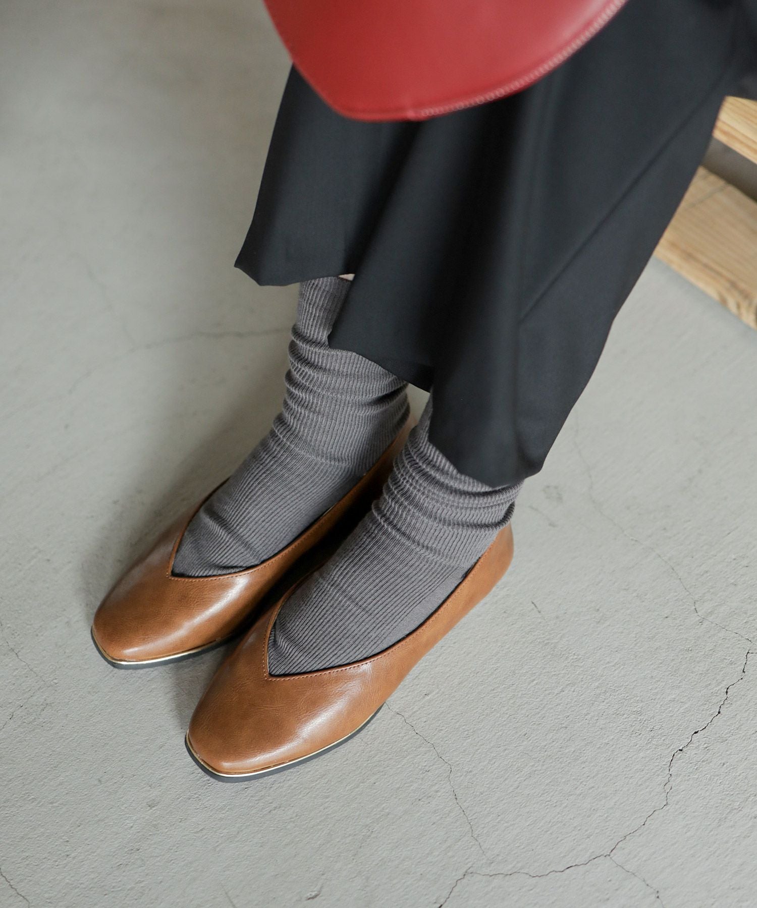 ゴールドピーススクエアトゥフラットパンプス